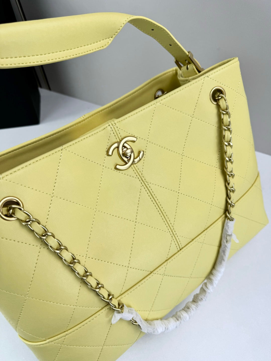 15RC64BDE Stylish leather bag