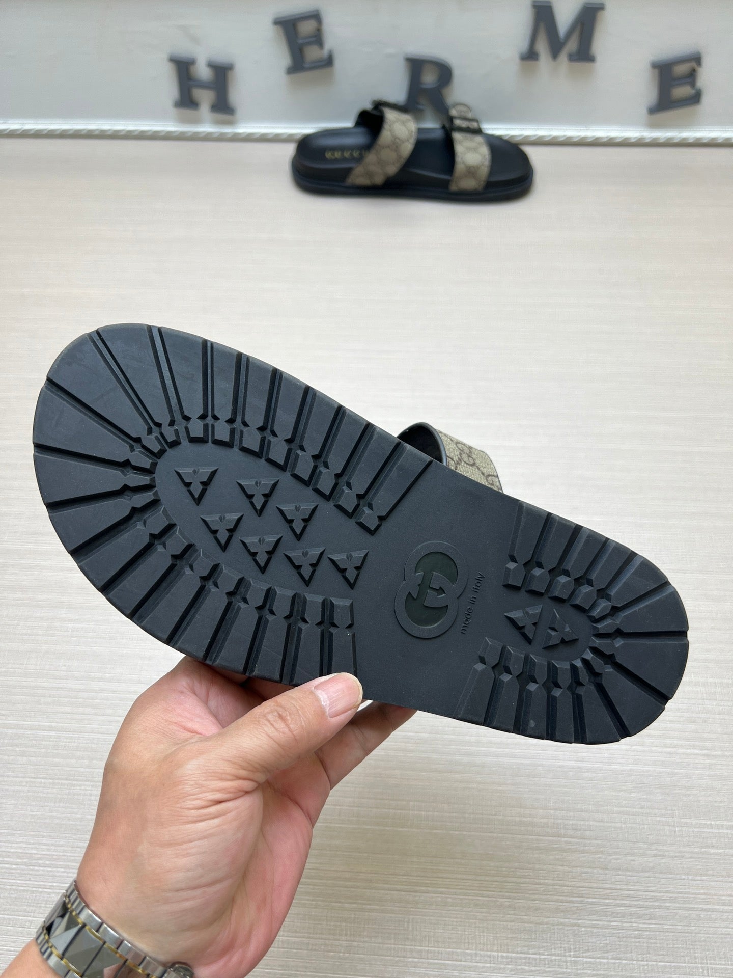 54B90ZDE Stylish slippers