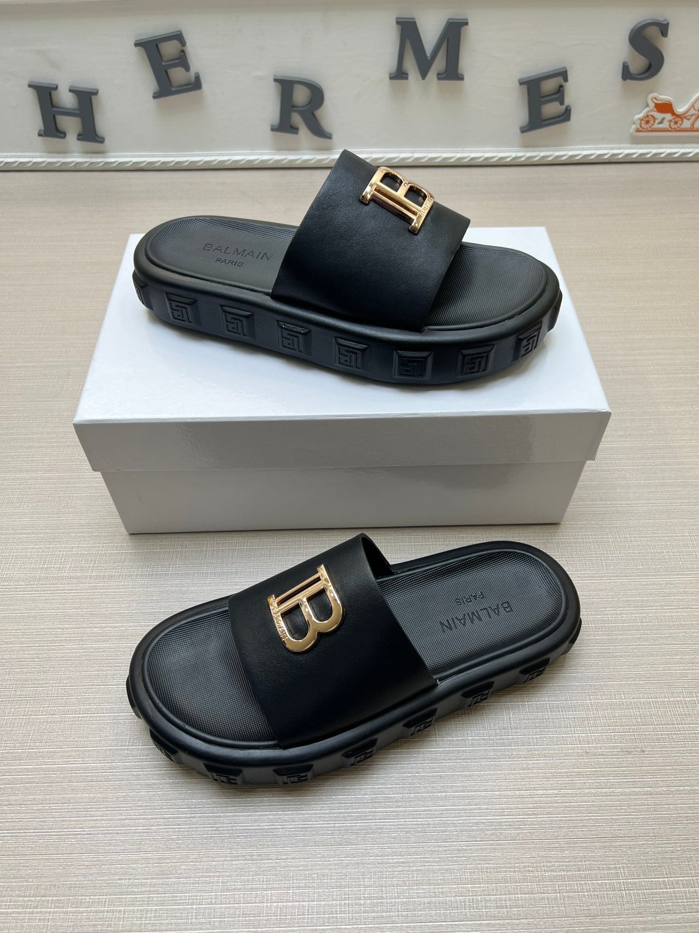 54A110ZDE Stylish slippers