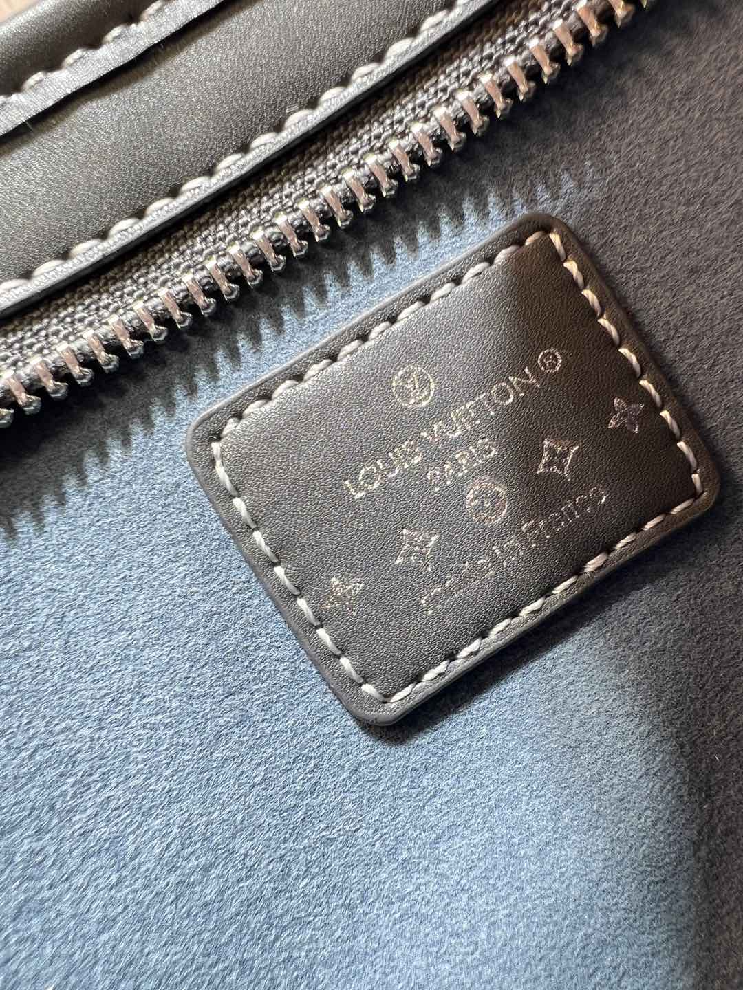 2WE45BDE Stylish bag