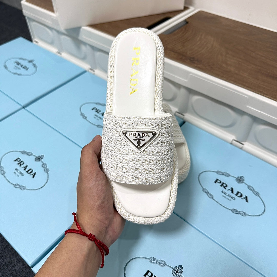 14PD23ZDE Stylish slippers