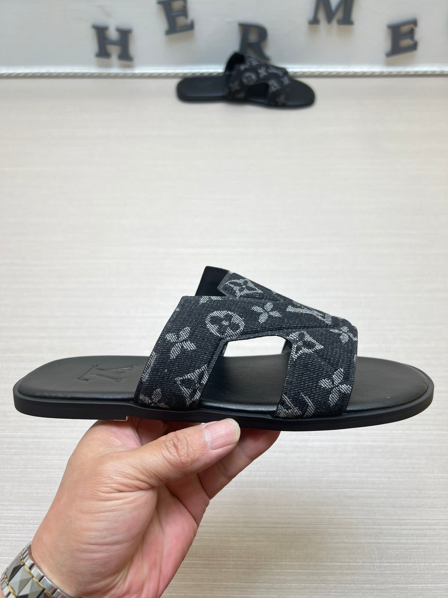 54E32ZDE Stylish slippers