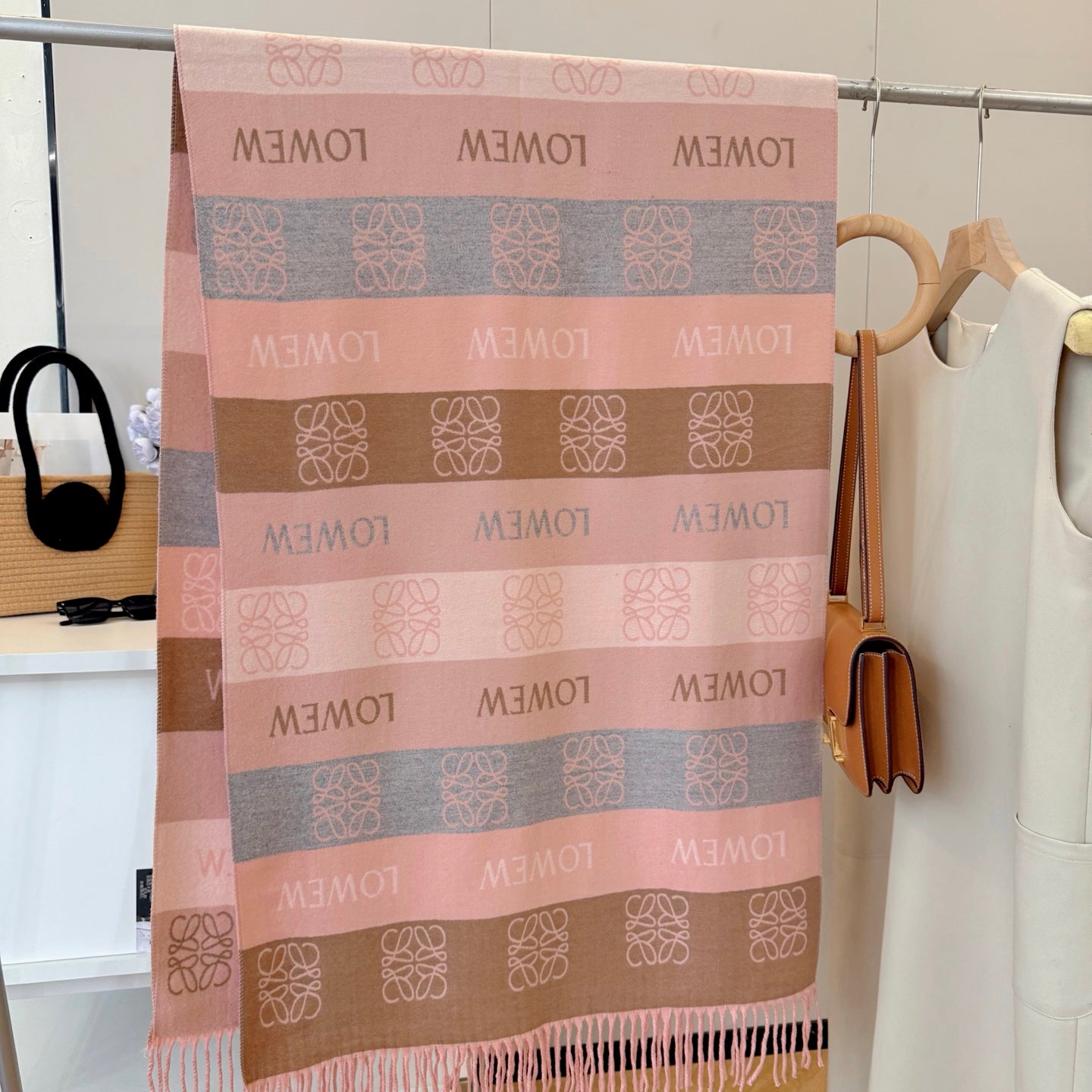 185ZA62WDE Stylish Winter Scarves