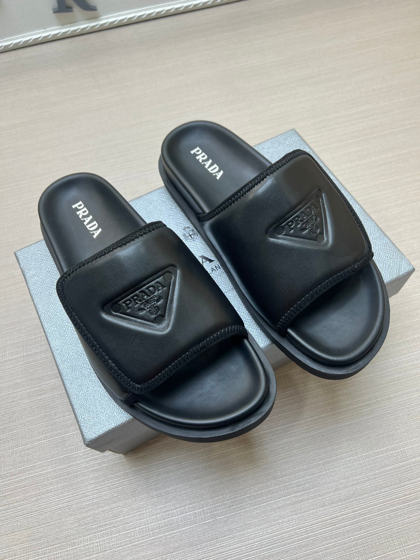 54PD6ZDE Stylish slippers
