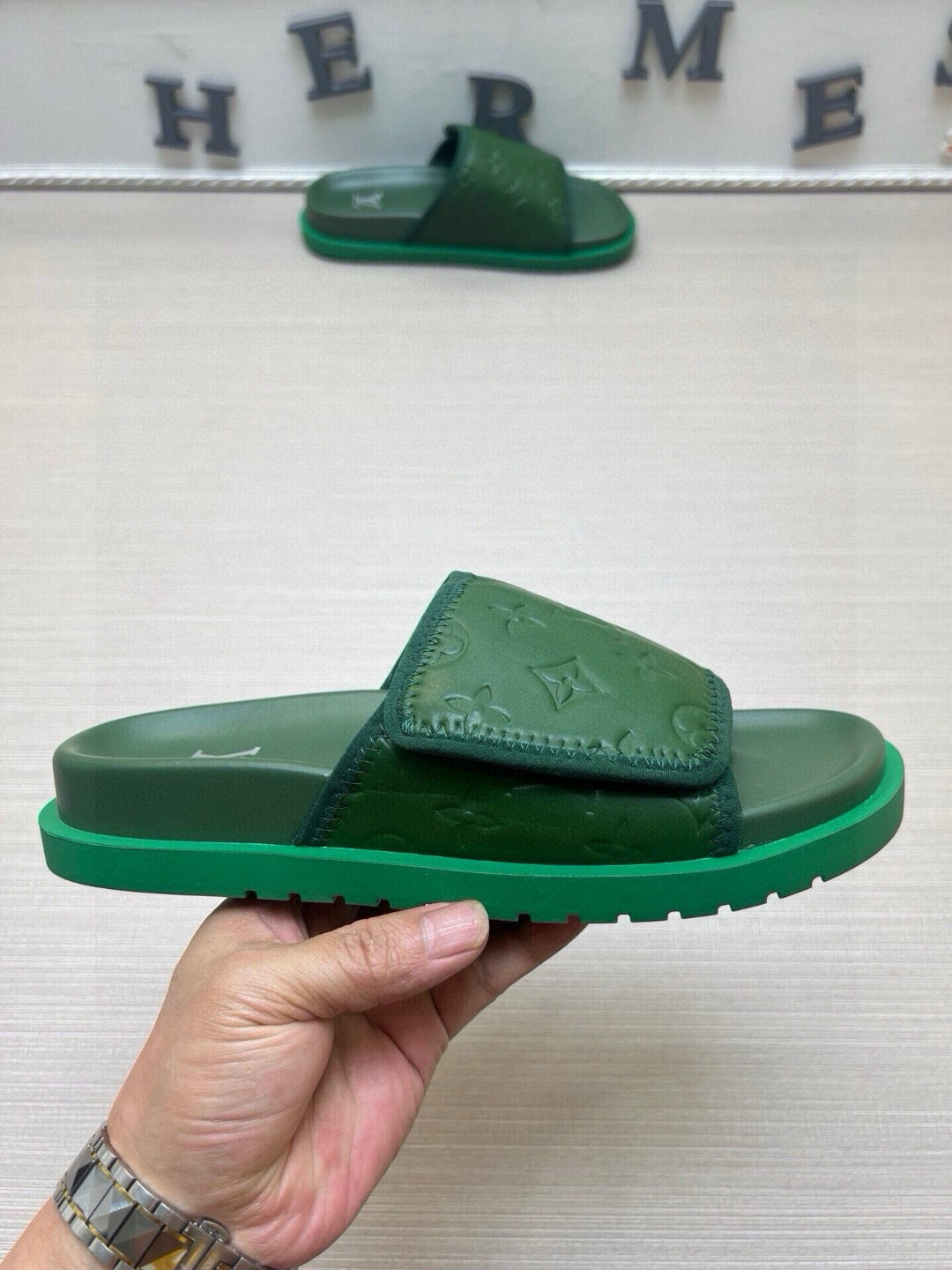 5QE5ZDE Stylish Slippers
