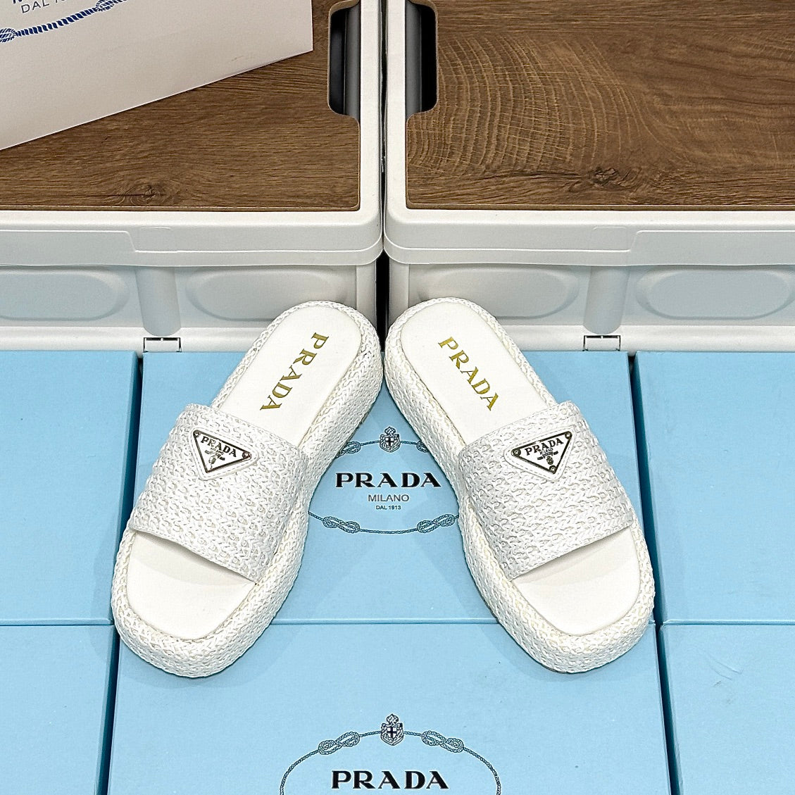 14PD23ZDE Stylish slippers