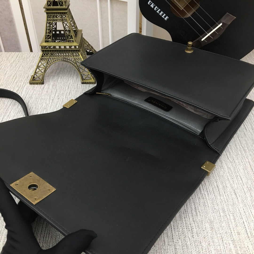 5C60BDE Stylish leather bag