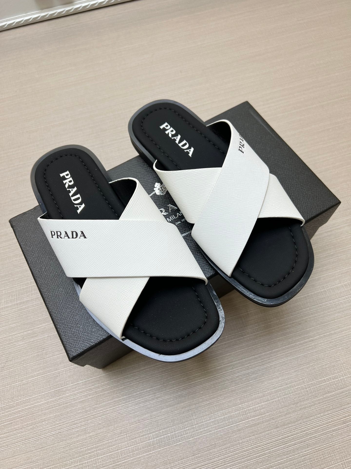 54PD73ZDE Stylish slippers