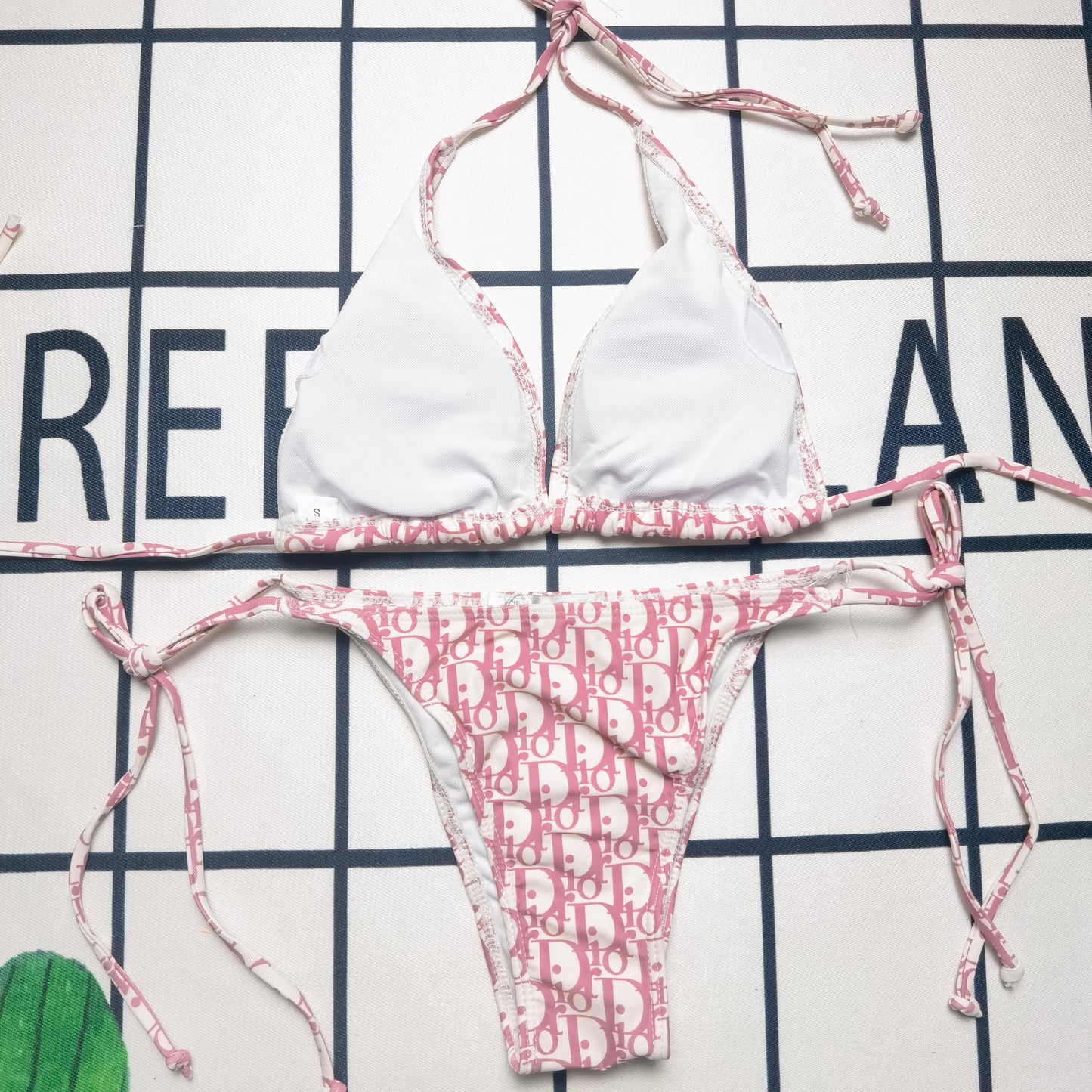 14D240YDE Stylish Bikini swimsuit