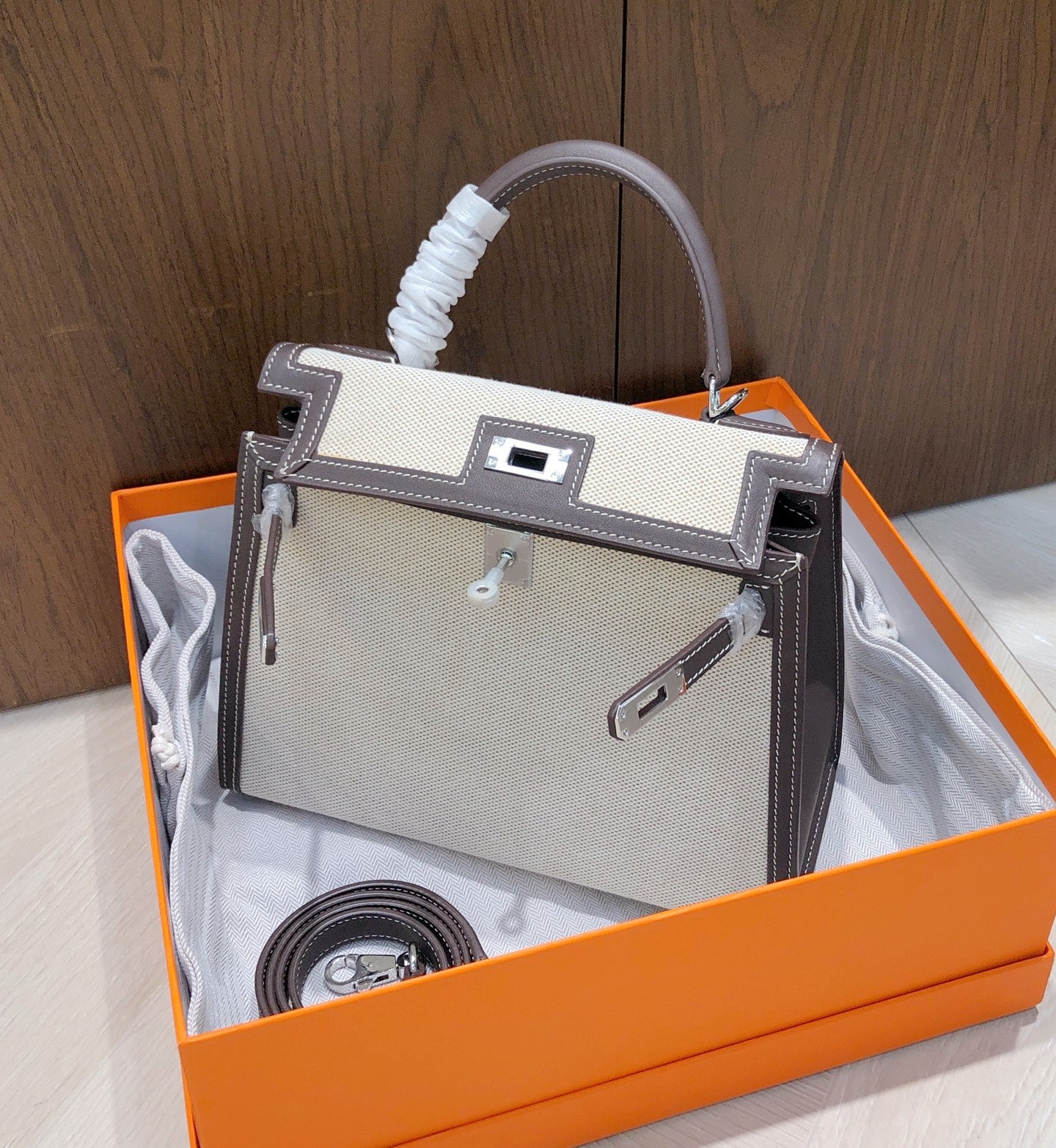15RH119BDE Stylish leather bag