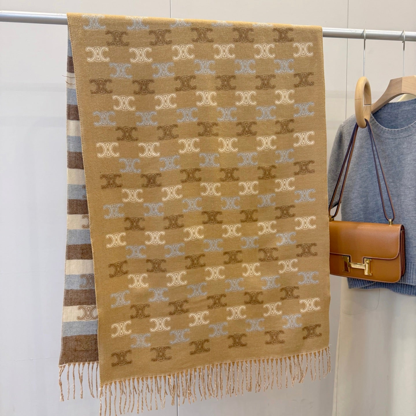 185RF66WDE Stylish Winter Scarves