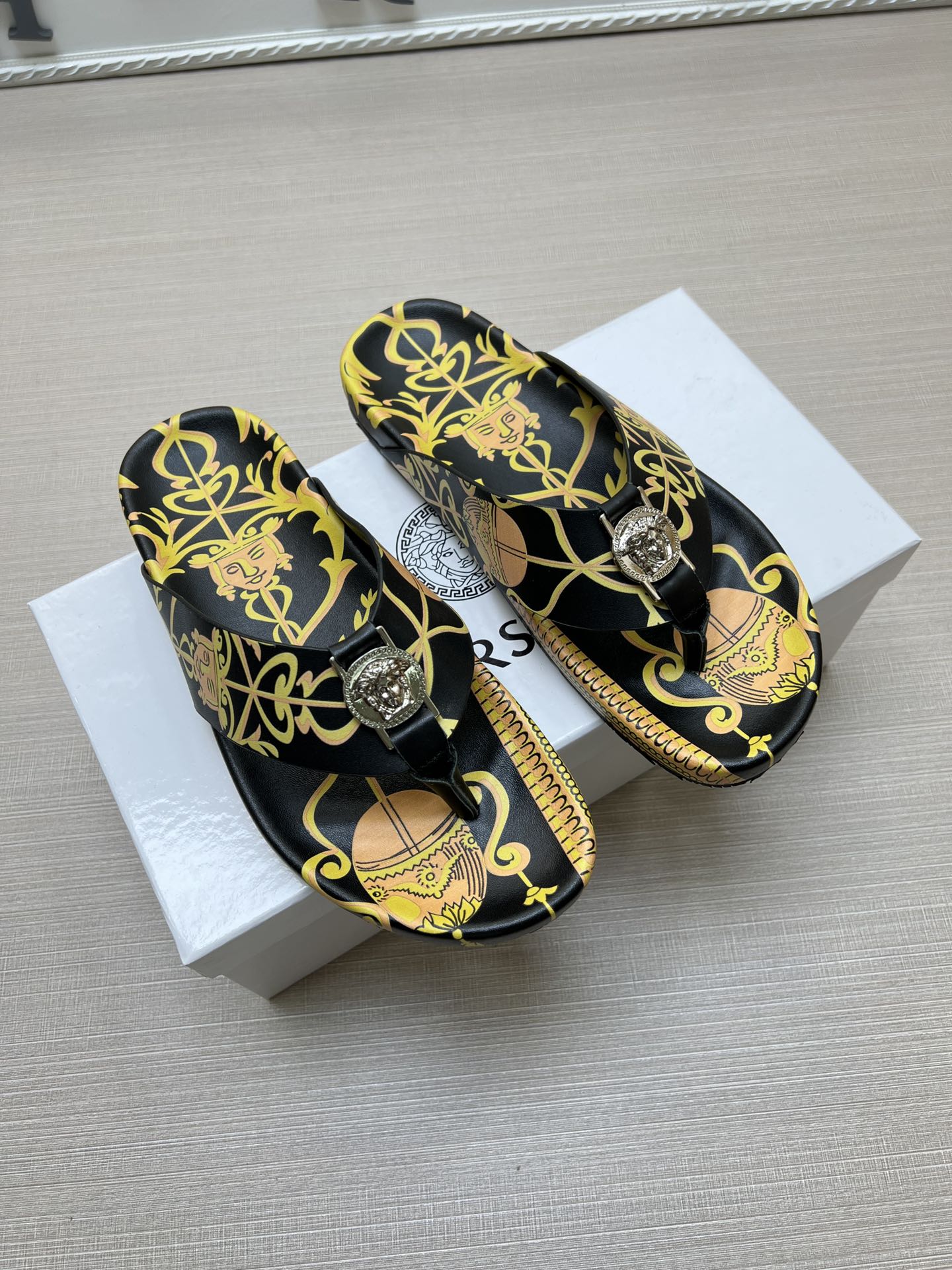 54V96ZDE Stylish slippers