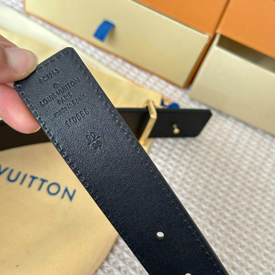 14E136PDE Stylish High quality belt With full package