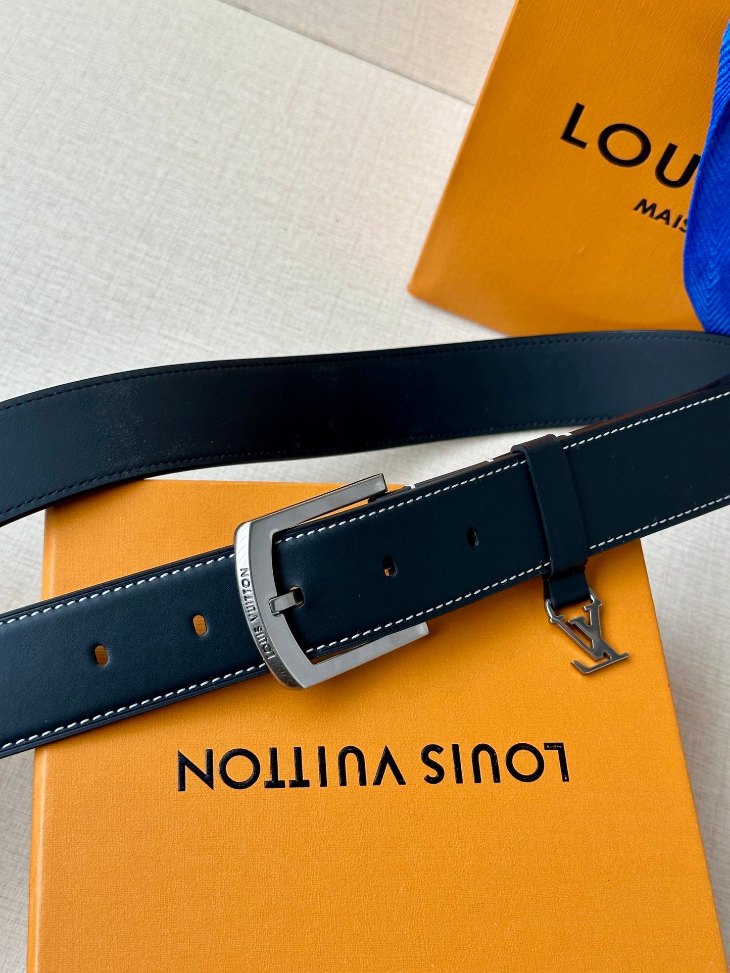 1WE161PDE Stylish High quality belt With full package