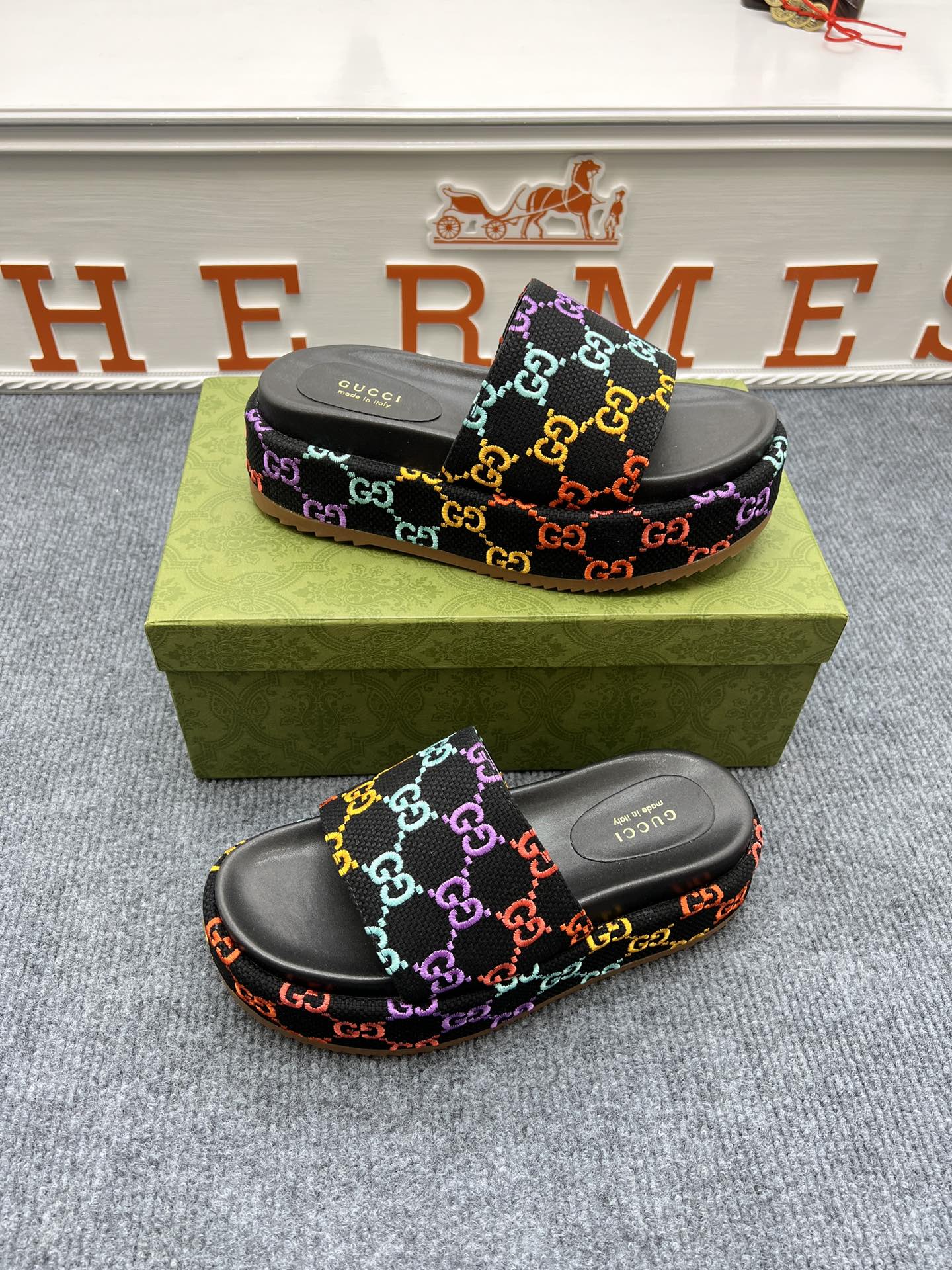 5YB72ZDE Stylish leather sandals