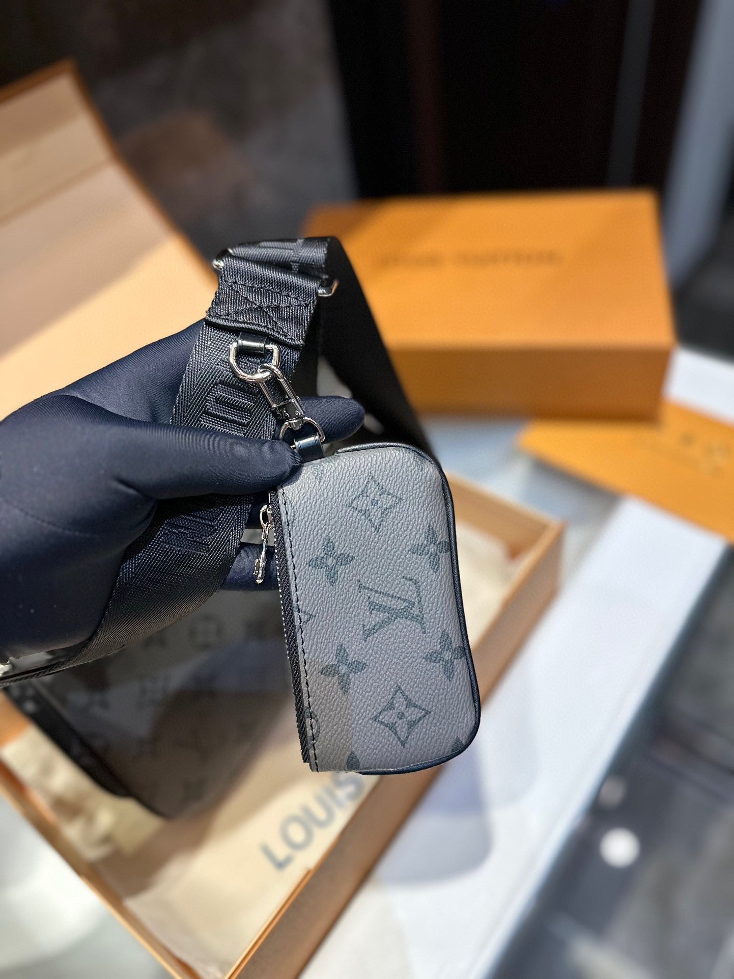6XE232BDE Stylish leather bag