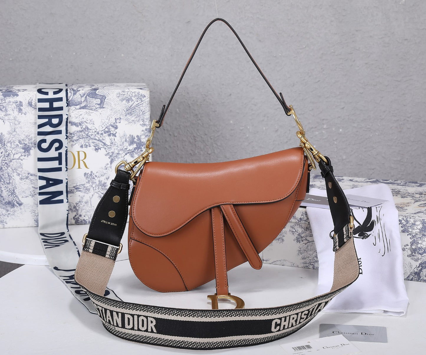 5D11BDE Stylish leather bag