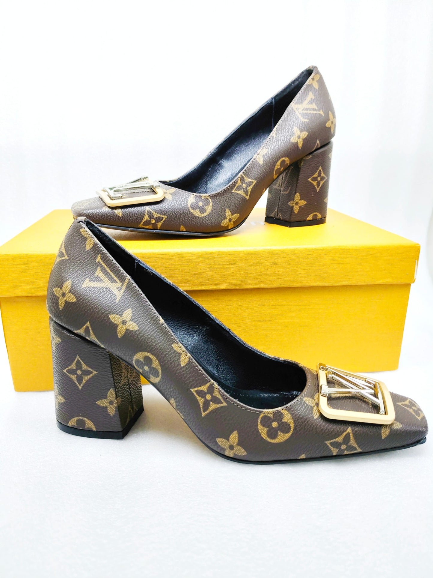 245RE28ZDE Stylish leather High heels