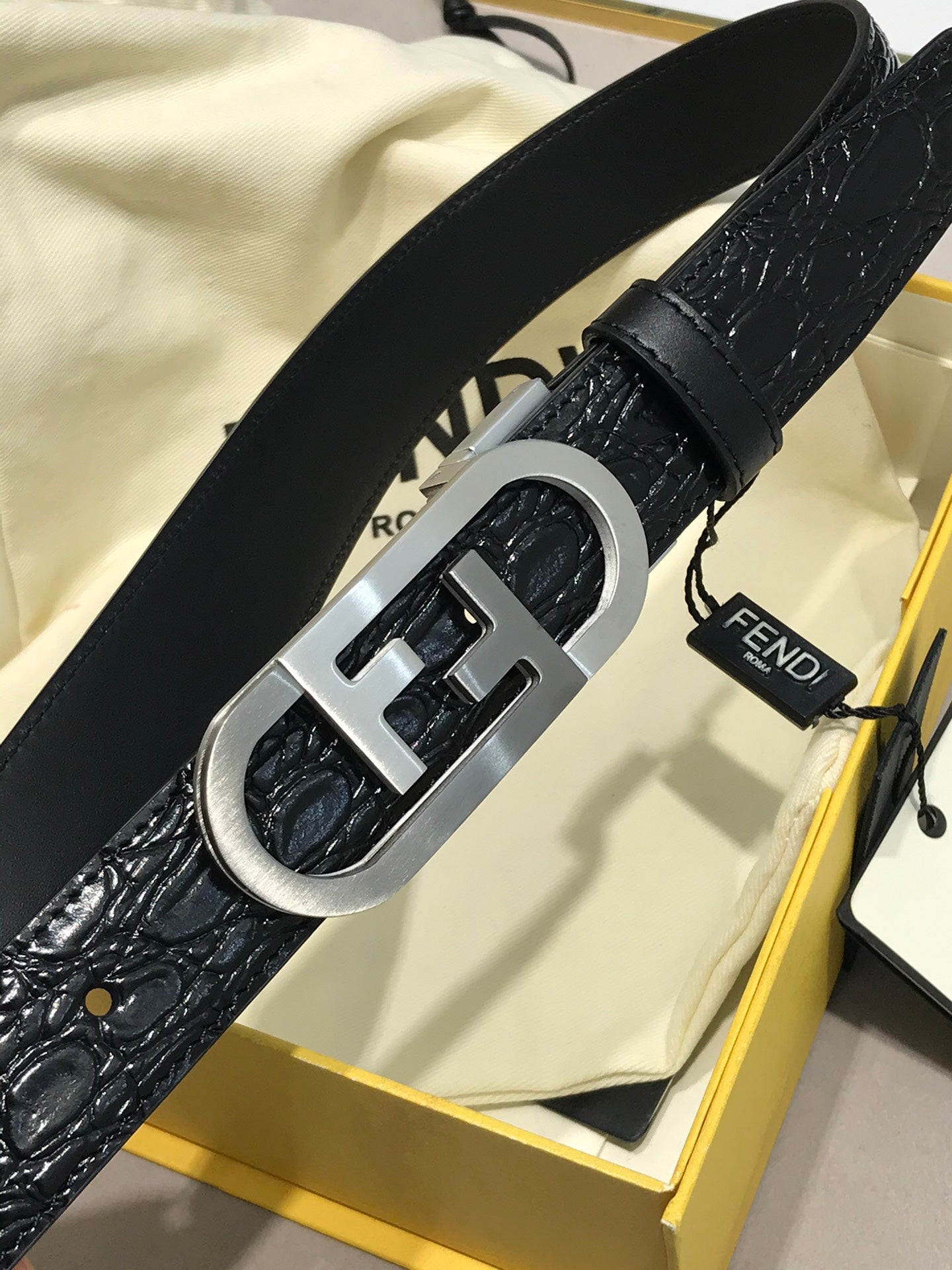 14F91PDE Stylish High quality belt With full package