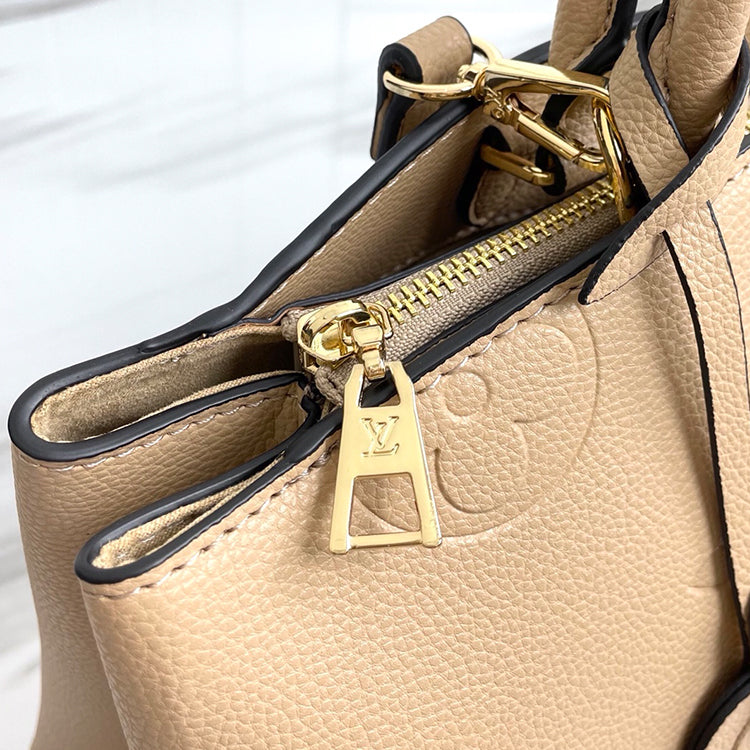 1E059BDE Stylish leather bag