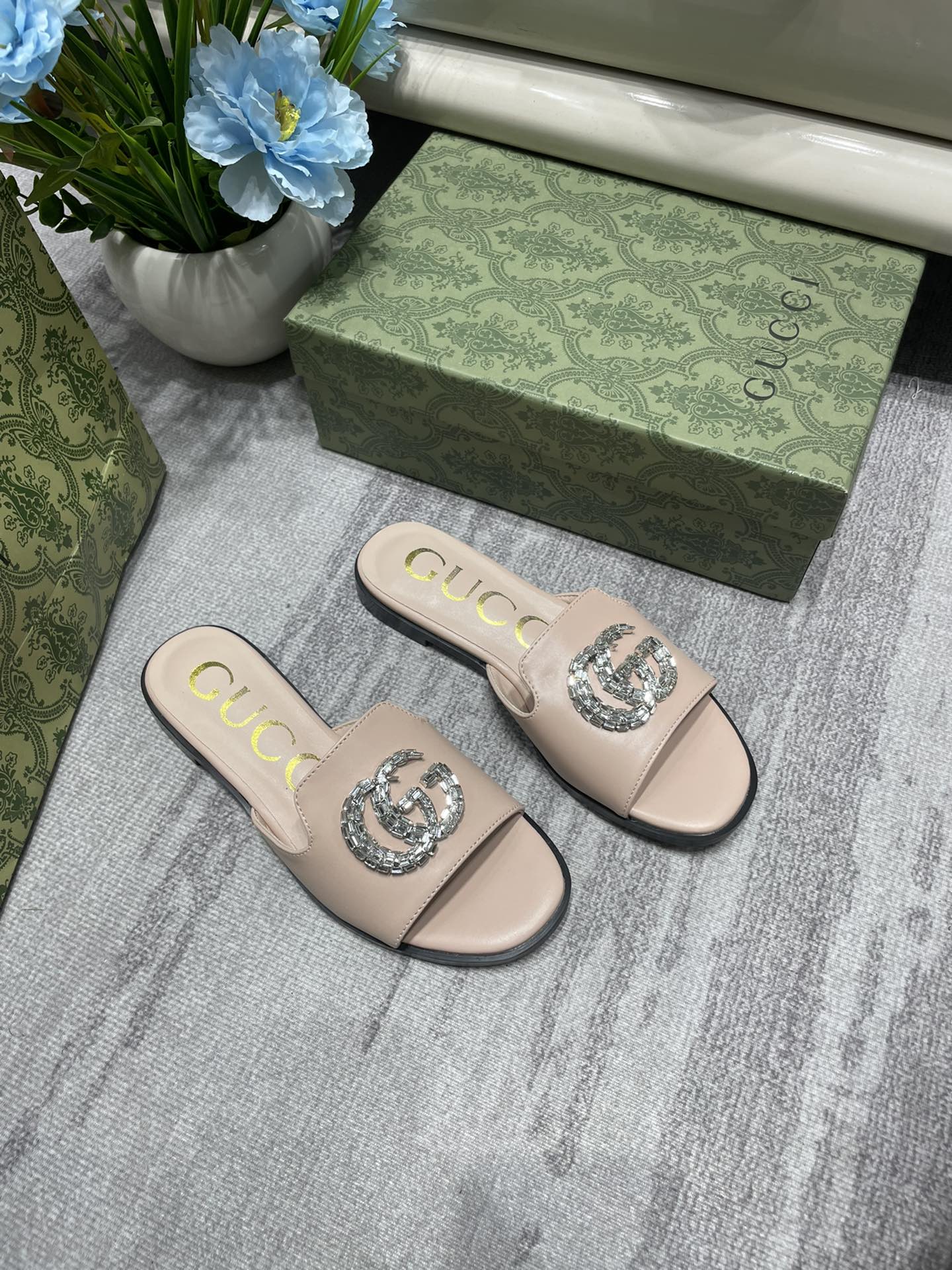14B30ZDE Stylish slippers