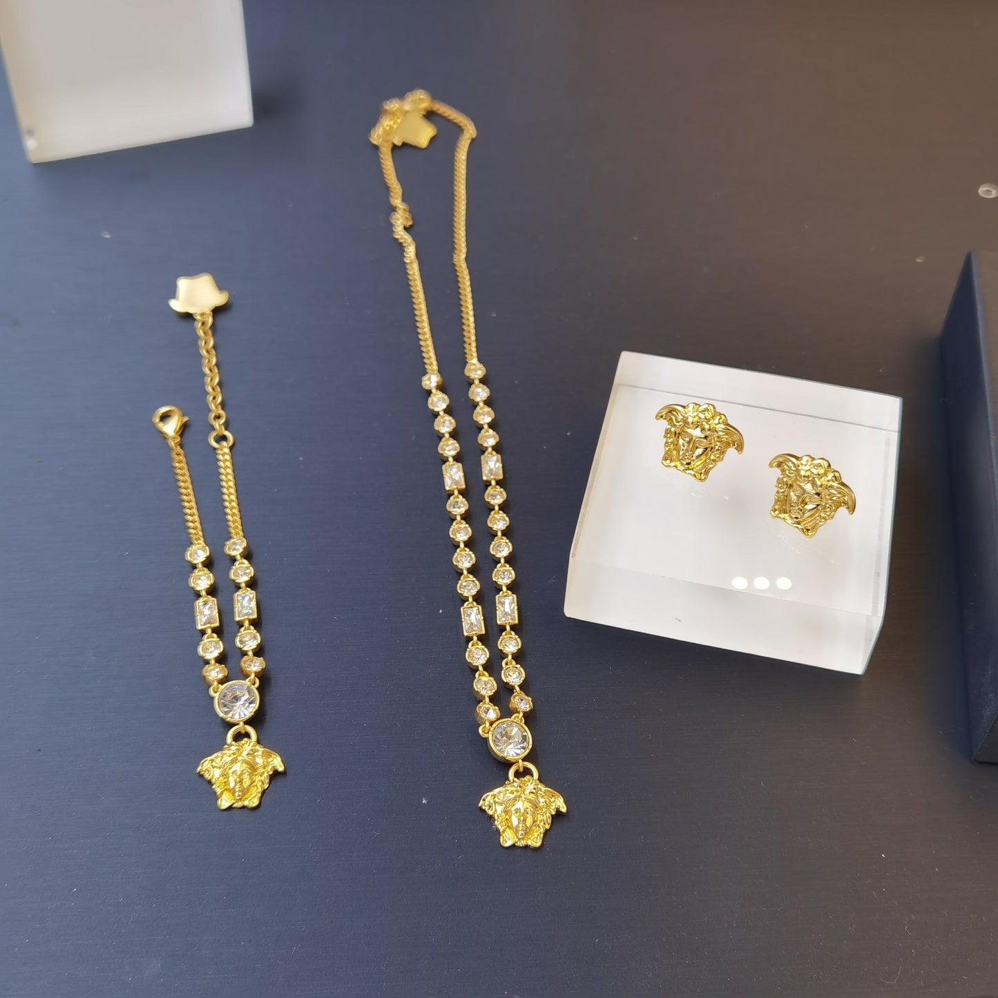 14V284XDE Stylish Earrings Bracelets Necklaces