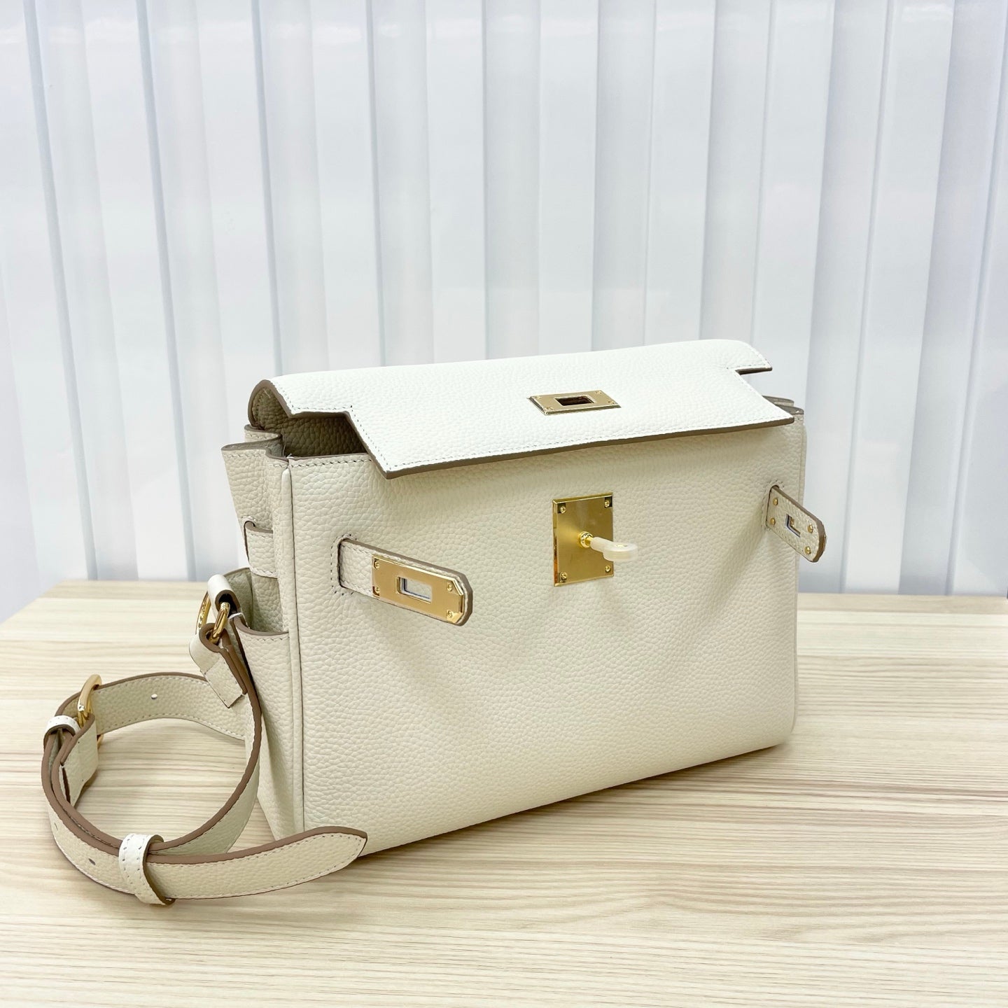 15RH4BDE Stylish leather bag