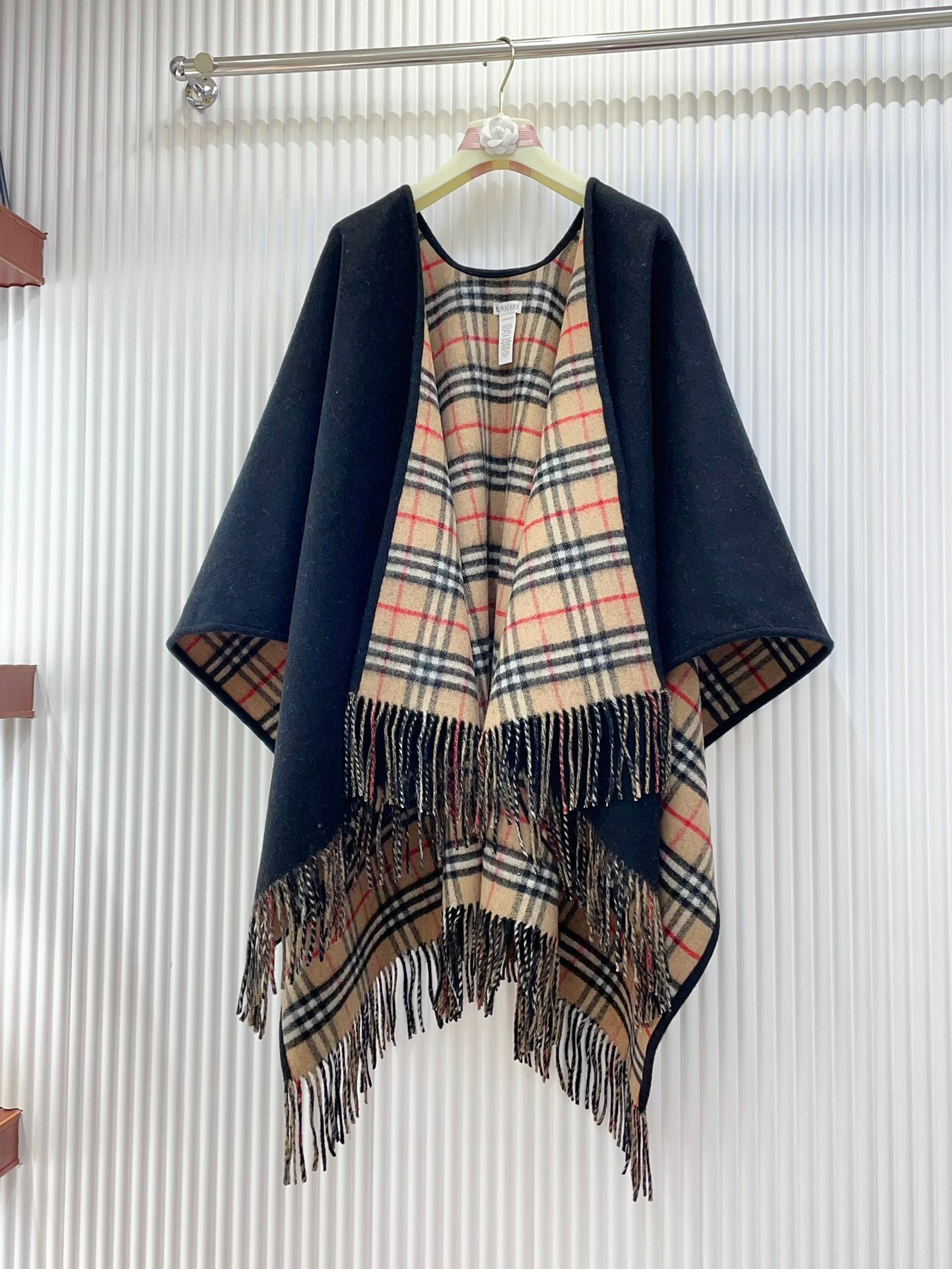 185ZR49WDE Stylish cape