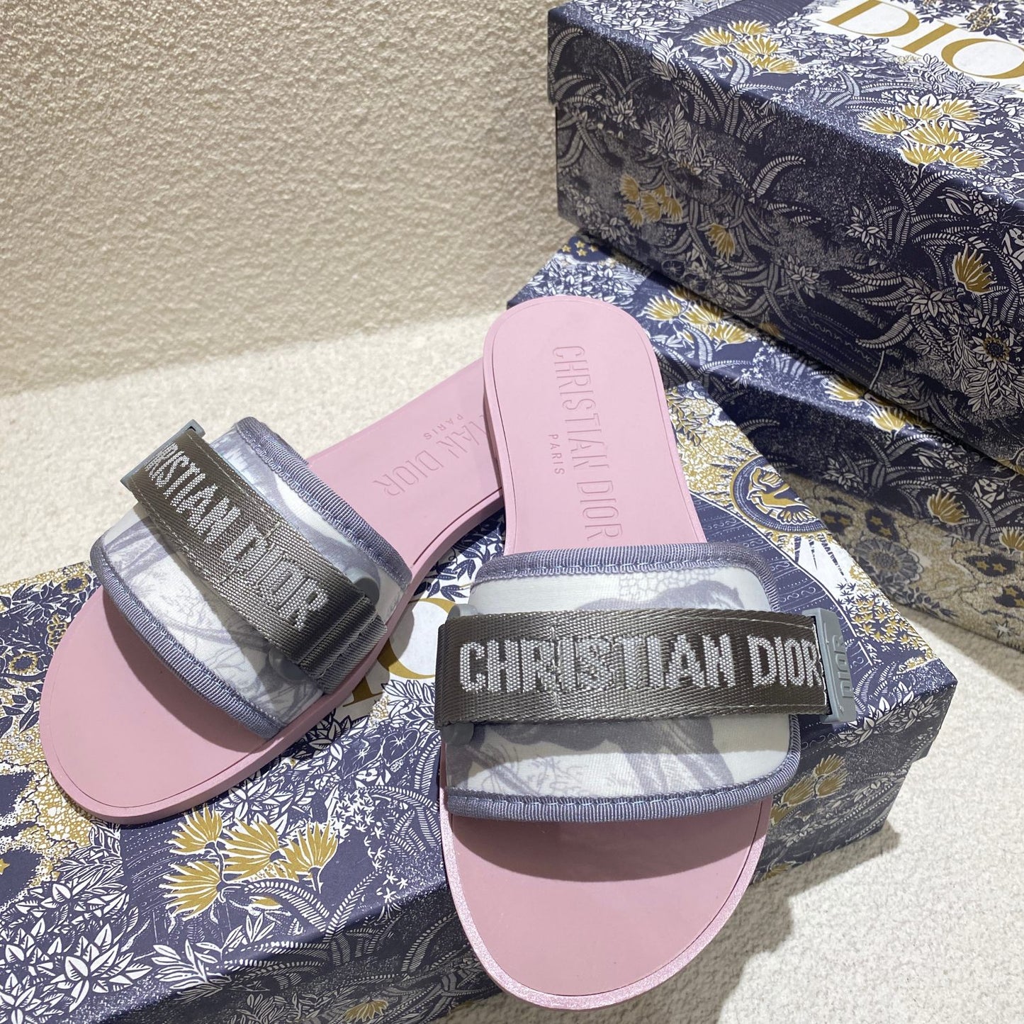 14D16ZDE Stylish slippers