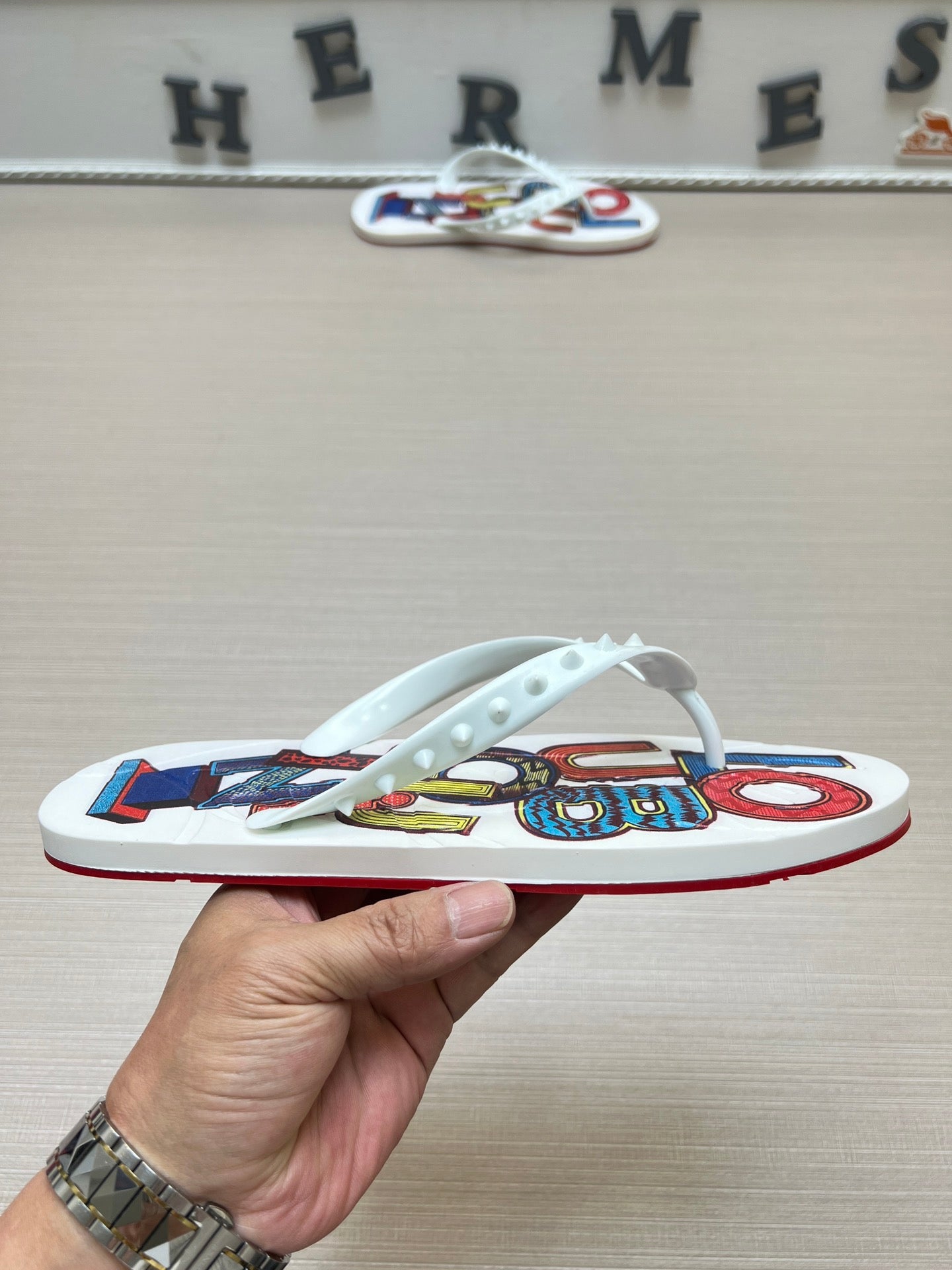 54A107ZDE Stylish slippers