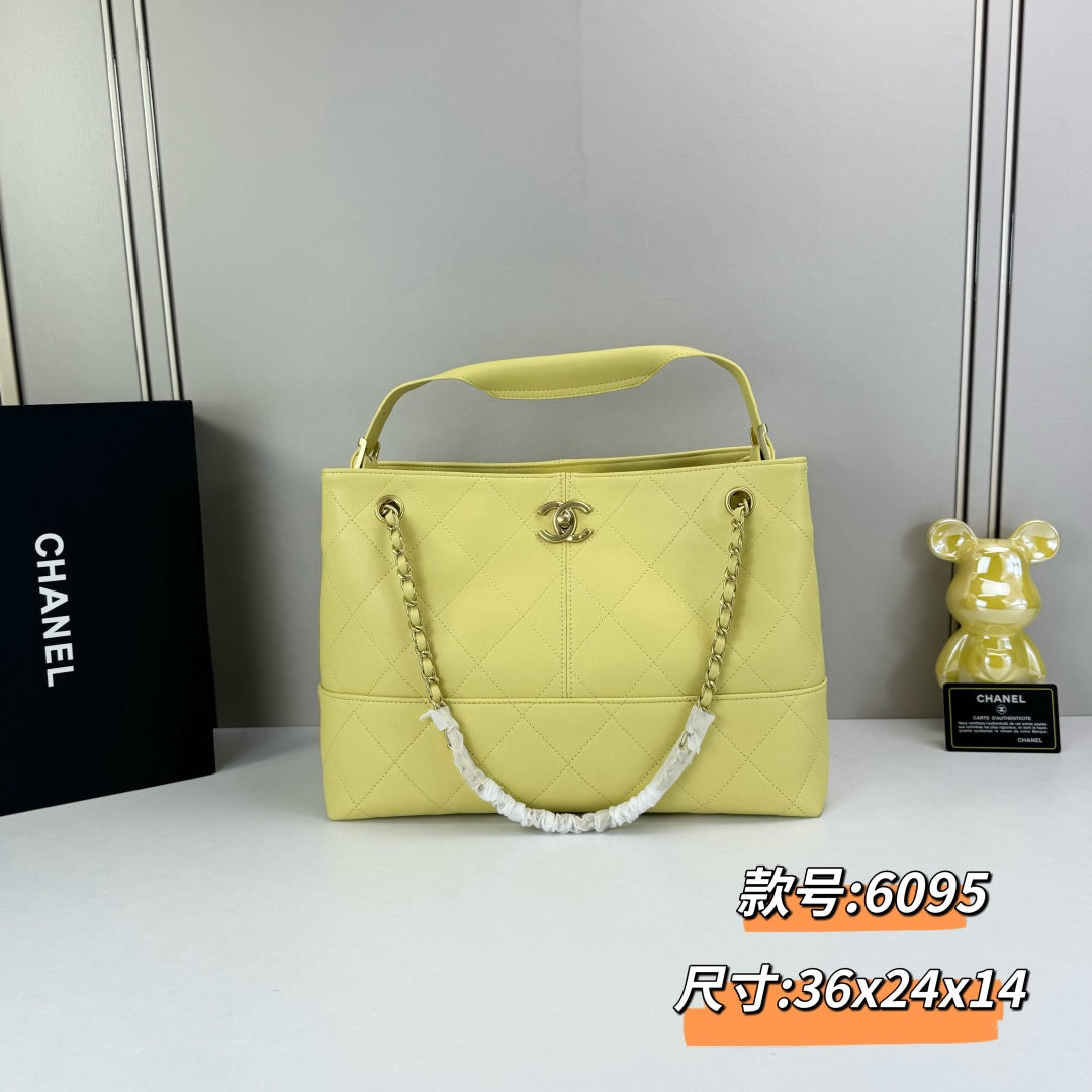 15RC64BDE Stylish leather bag