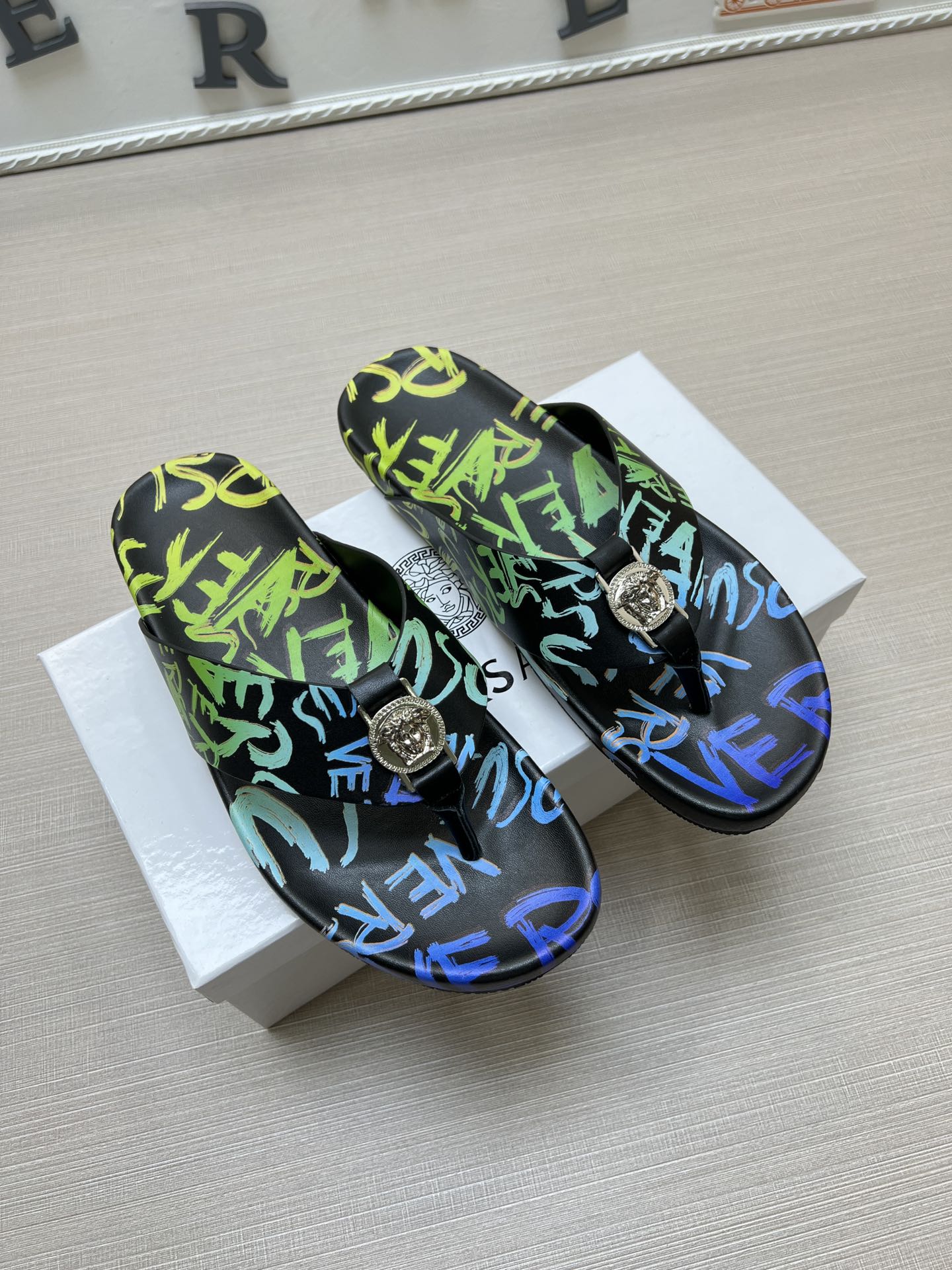 54V96ZDE Stylish slippers