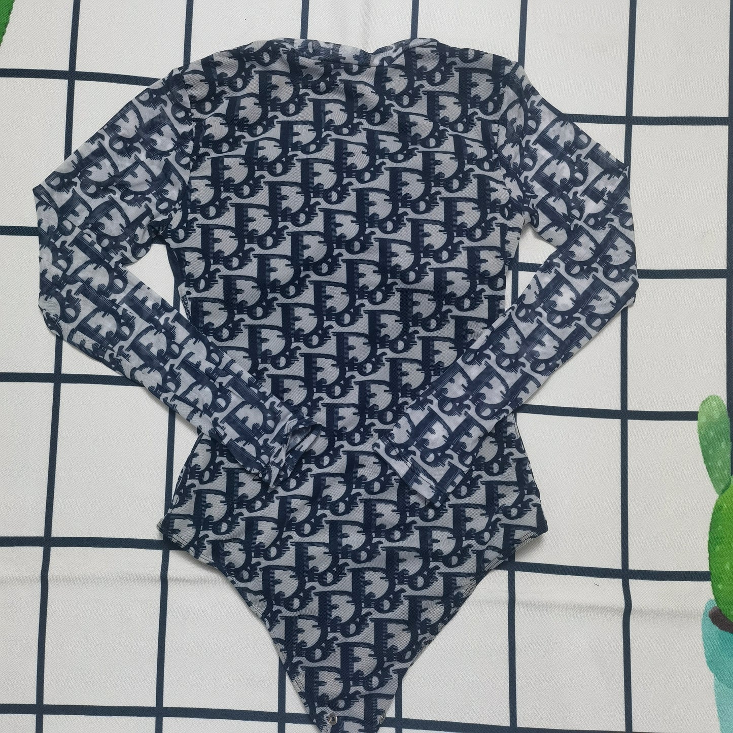 14D107YDE Stylish Long sleeve swimsuit