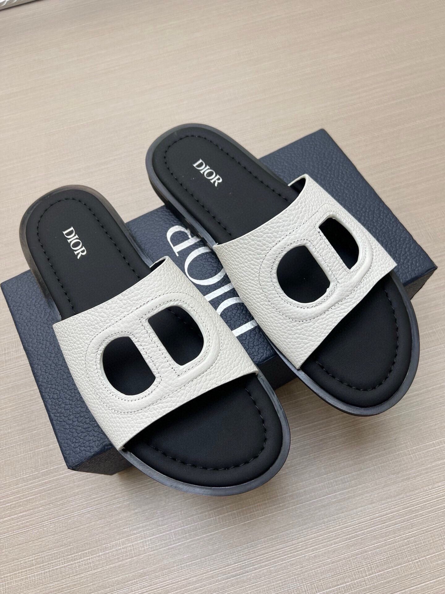535ZD306ZDE Stylish Slippers