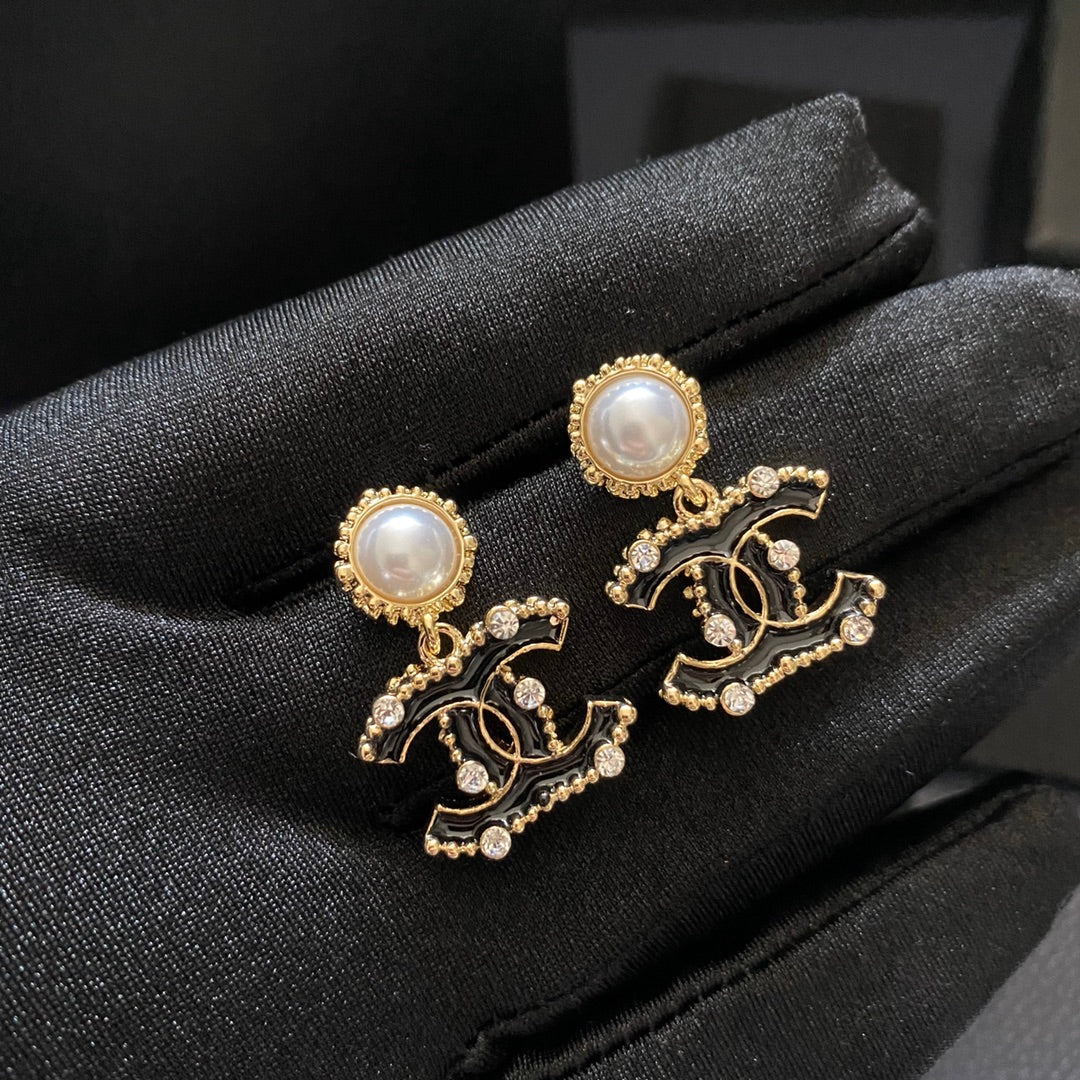14C801EDE Stylish Earrings