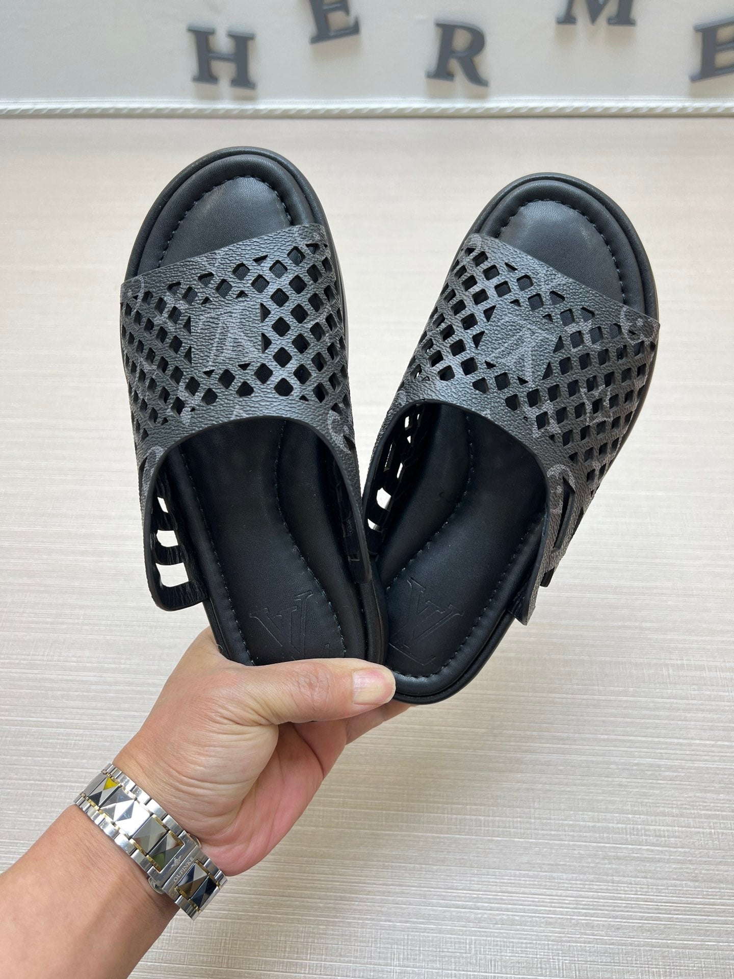 54E83ZDE Stylish slippers