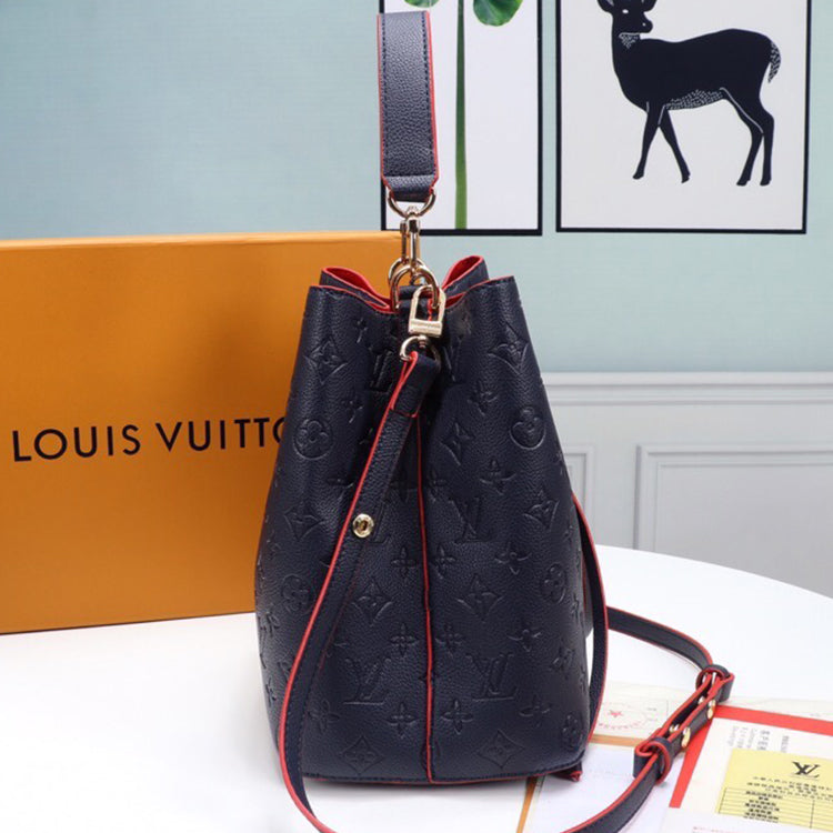 1E81BDE Stylish leather bag