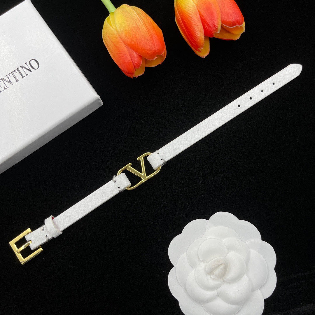 1NVL76KDE Stylish bracelet