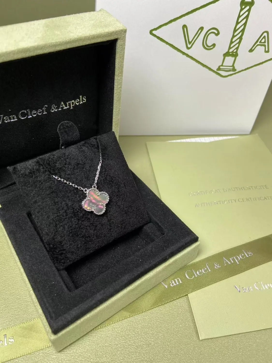 575NVA16XDE Stylish Necklaces