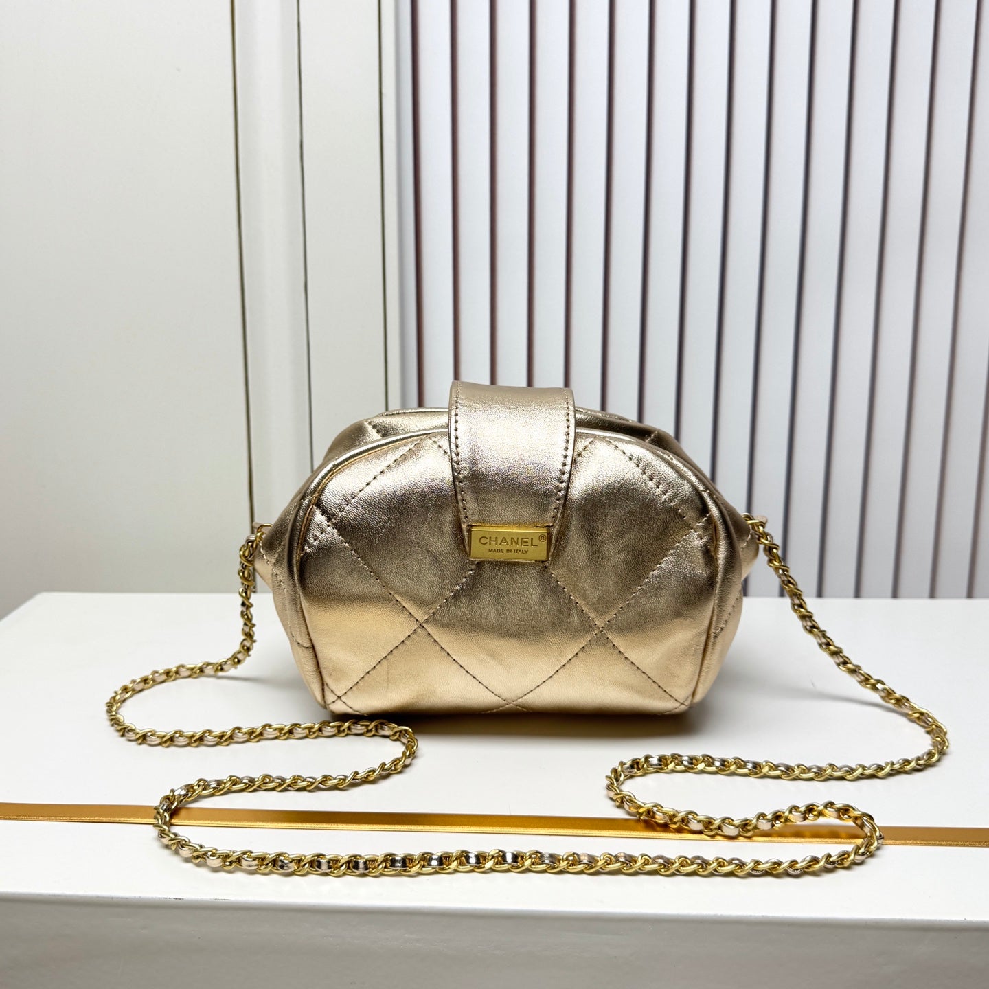 15RC49BDE Stylish leather bag