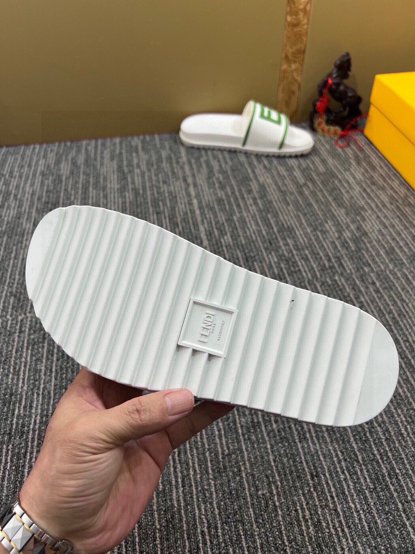 535ZF286ZDE Stylish Slippers