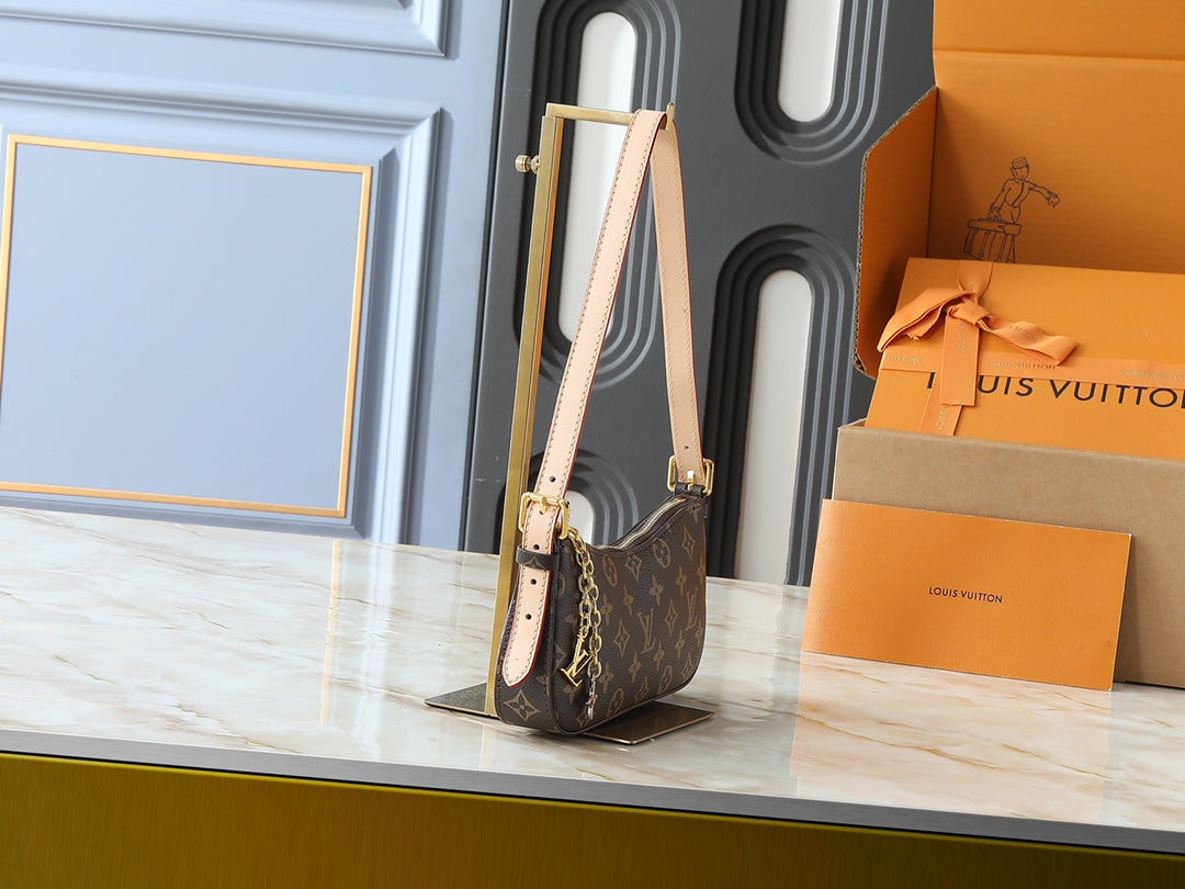 15RE23BDE Stylish leather bag