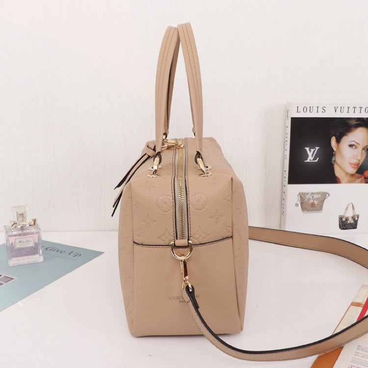 AE14BDE Stylish leather bag