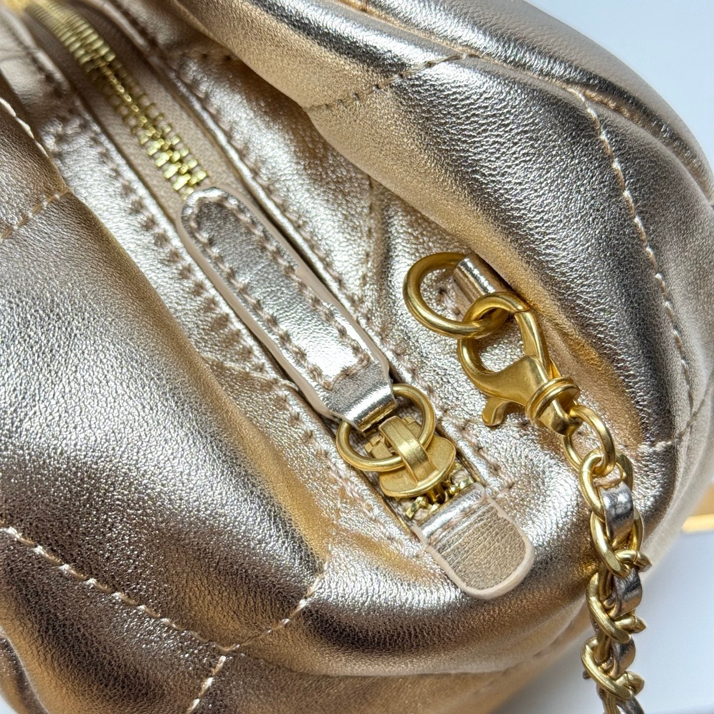 15RC49BDE Stylish leather bag