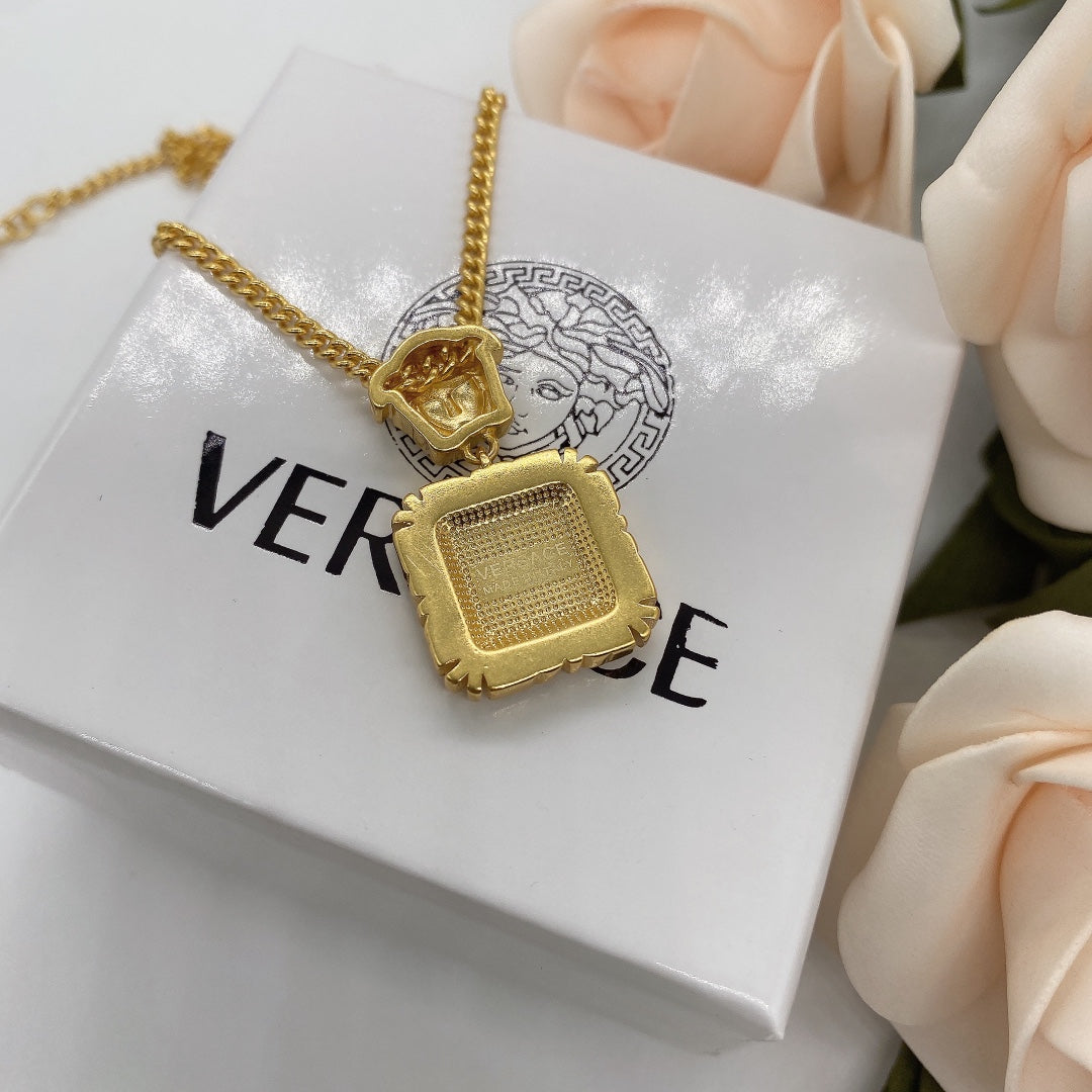 175RV94XDE Stylish Necklace