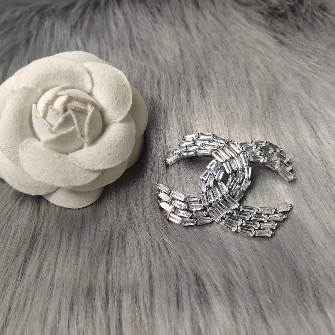 14C546XDE Stylish Brooch