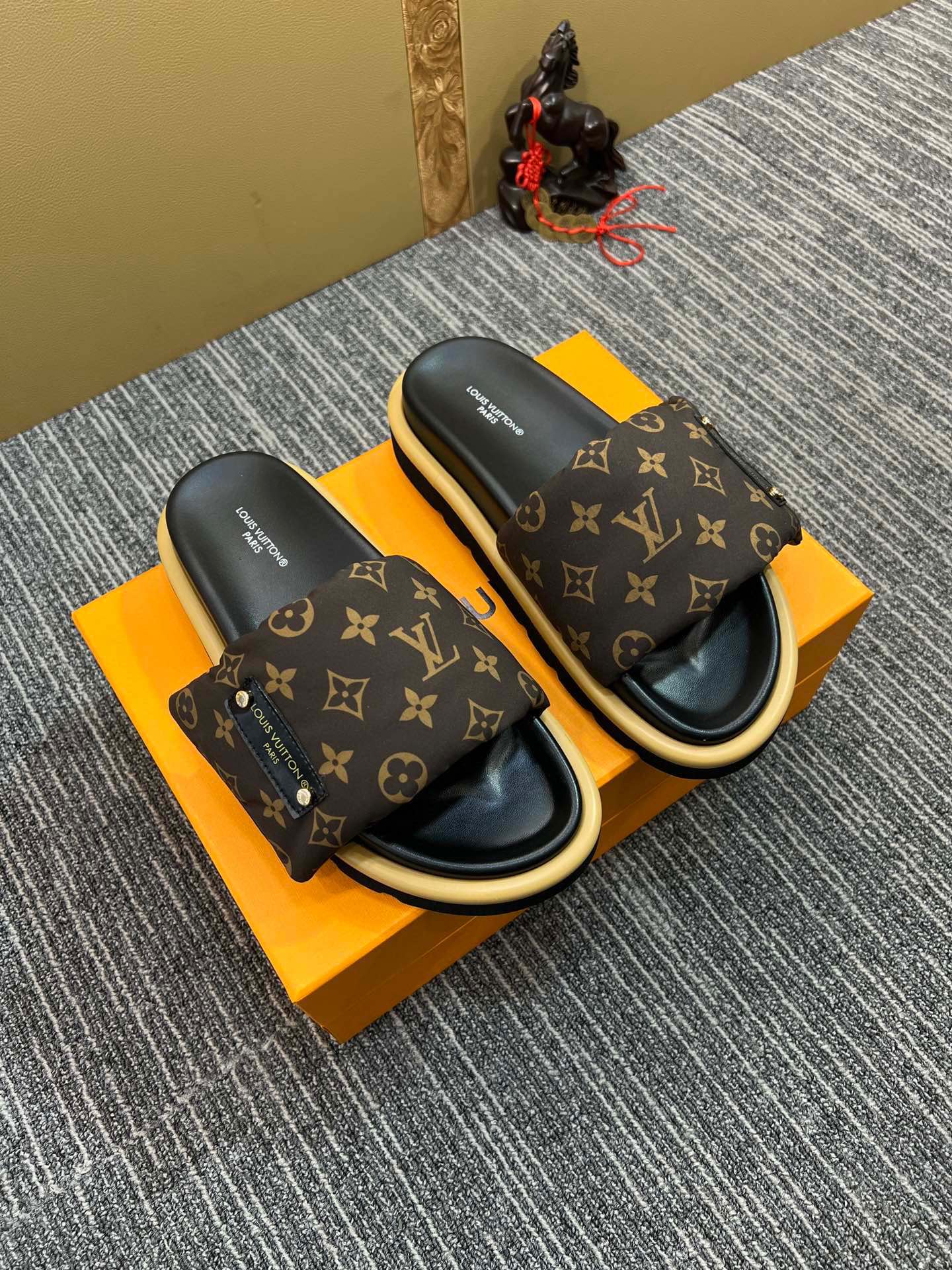 5XE118ZDE Stylish leather quality Slippers