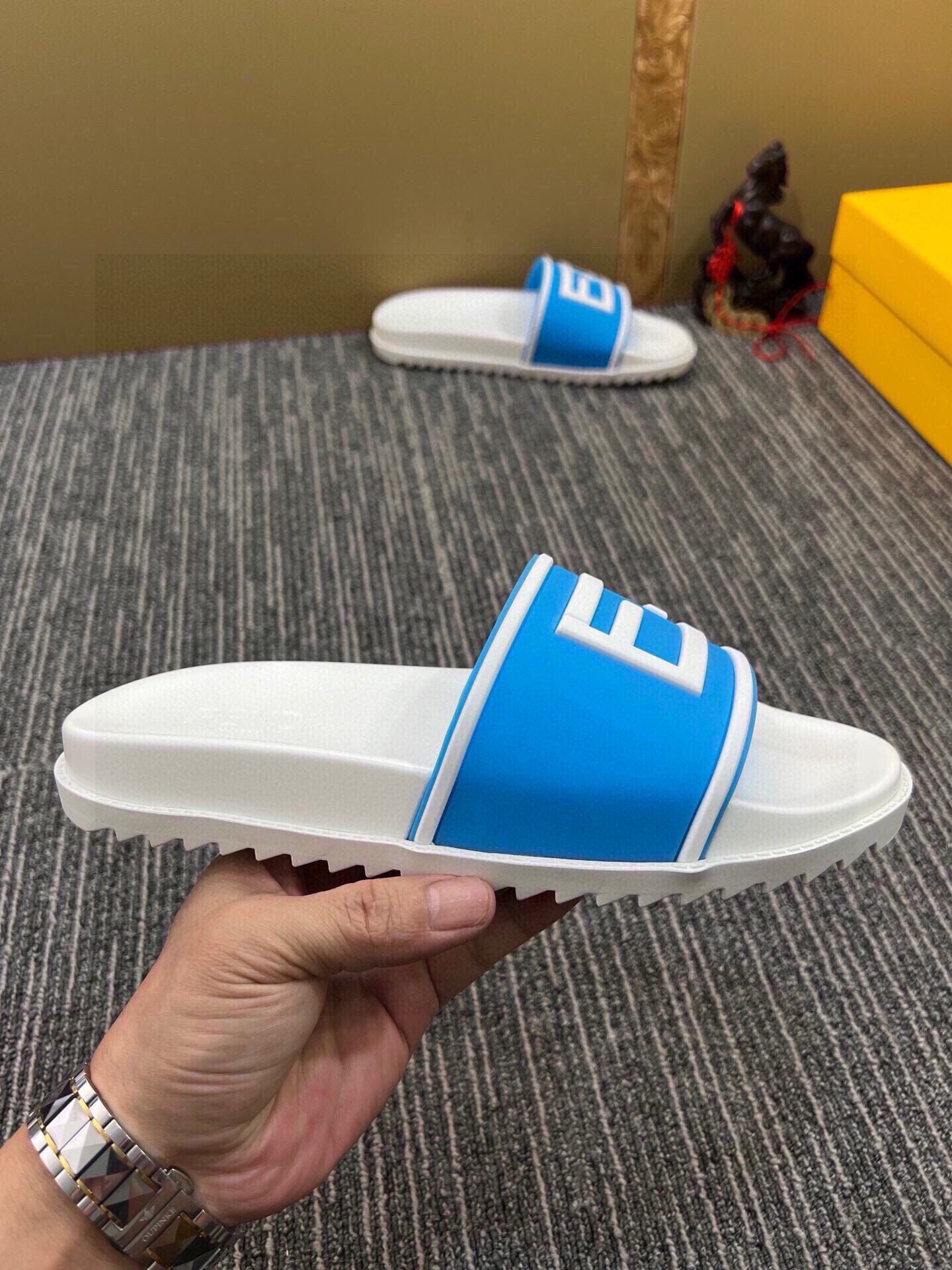 535ZF287ZDE Stylish Slippers