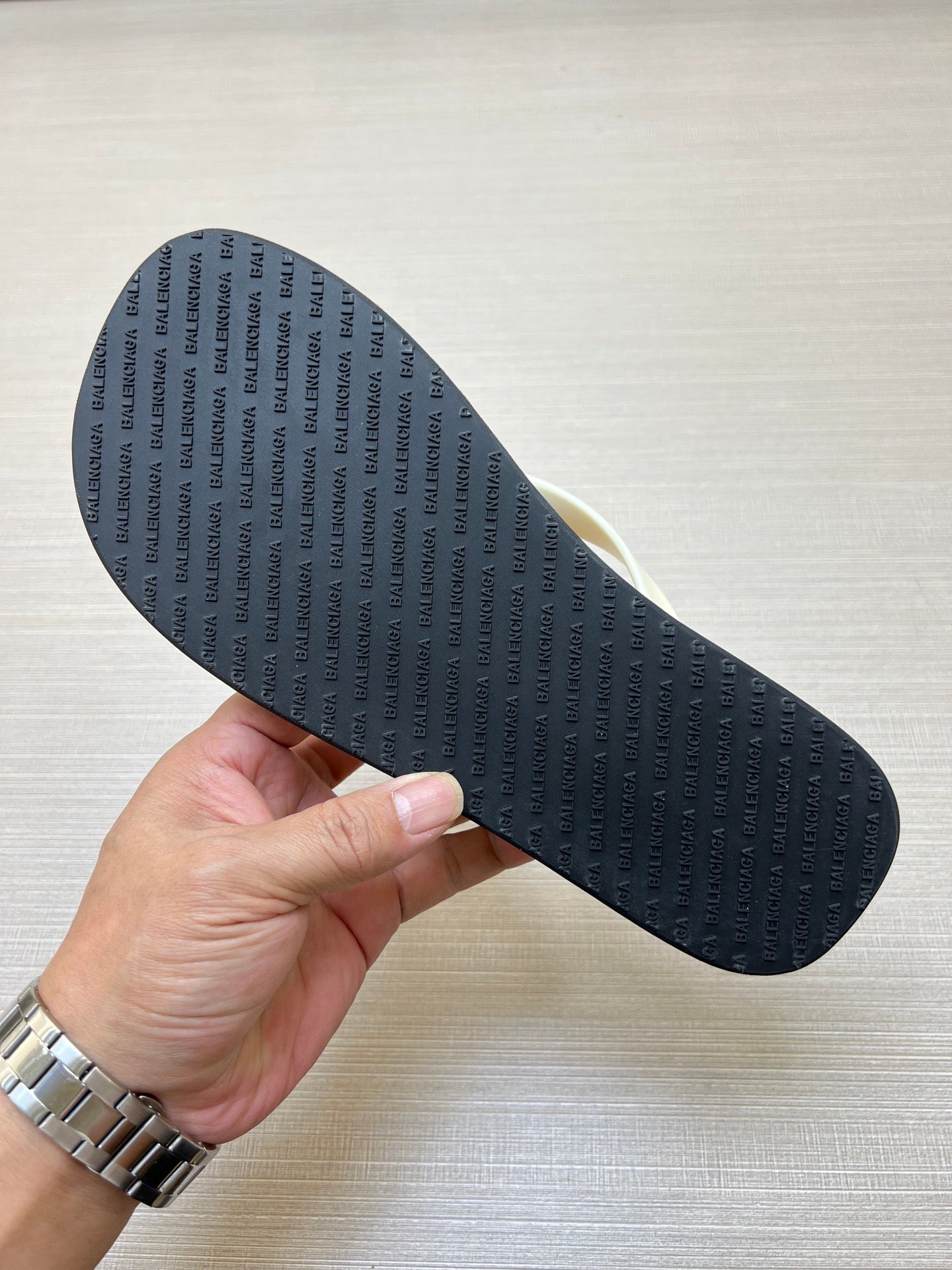 5QB16ZDE Stylish Slippers