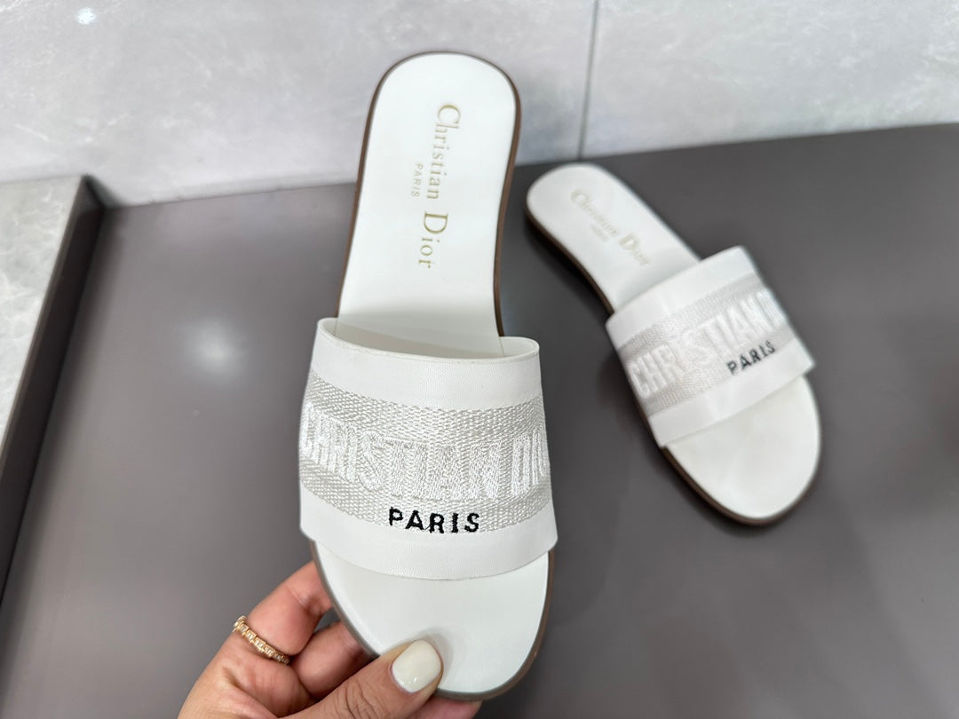 14D32ZDE Stylish slippers